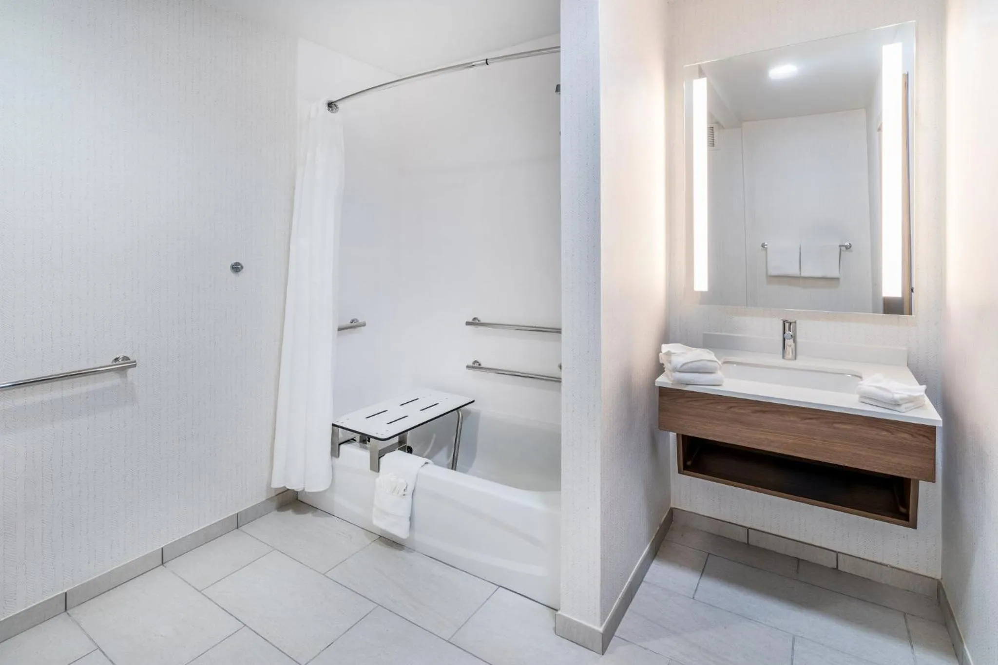 Photo of the whole room in Holiday Inn Dublin - Pleasanton by IHG