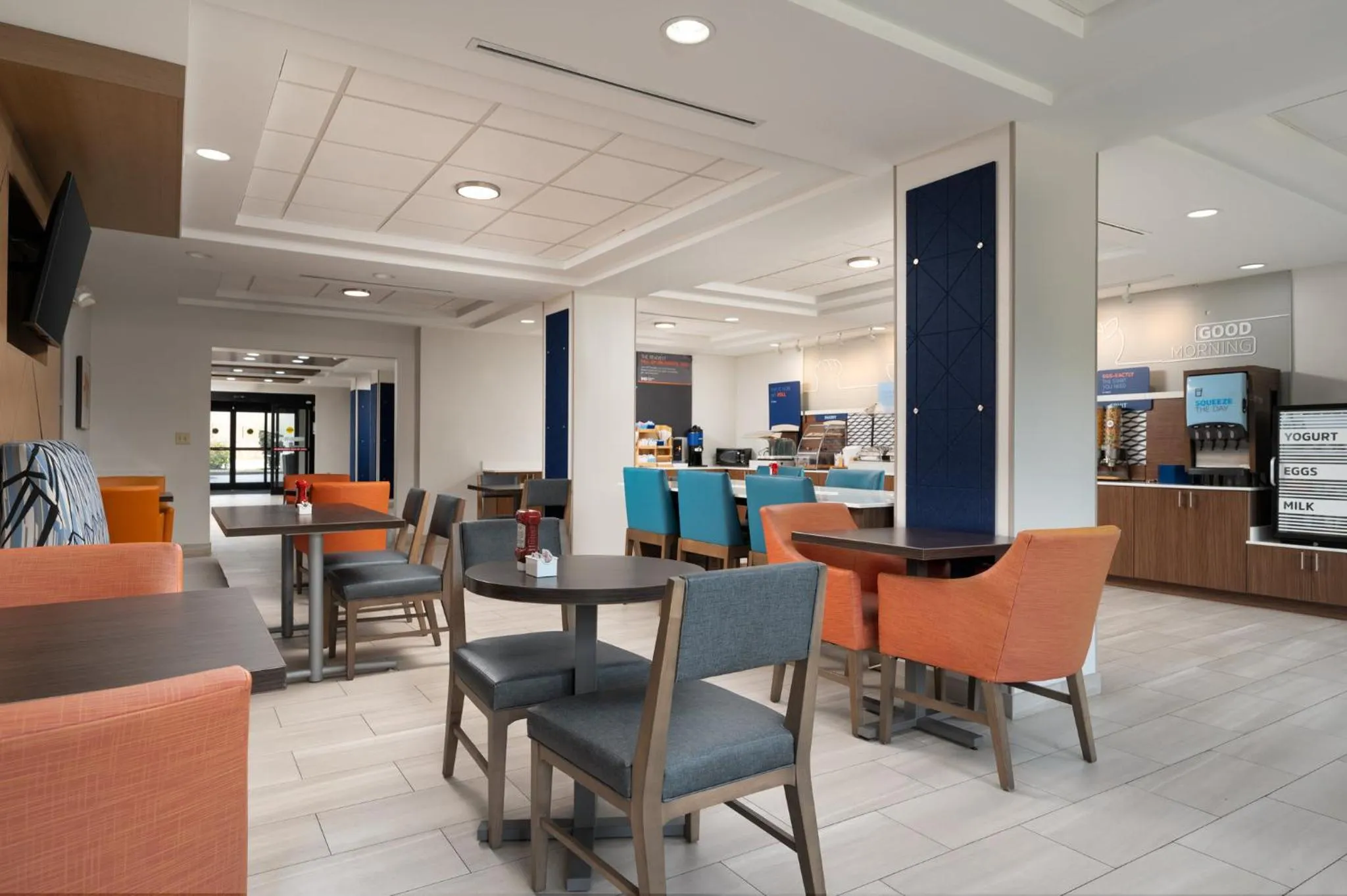 Breakfast in Holiday Inn Express Hotel & Suites Newport South by IHG