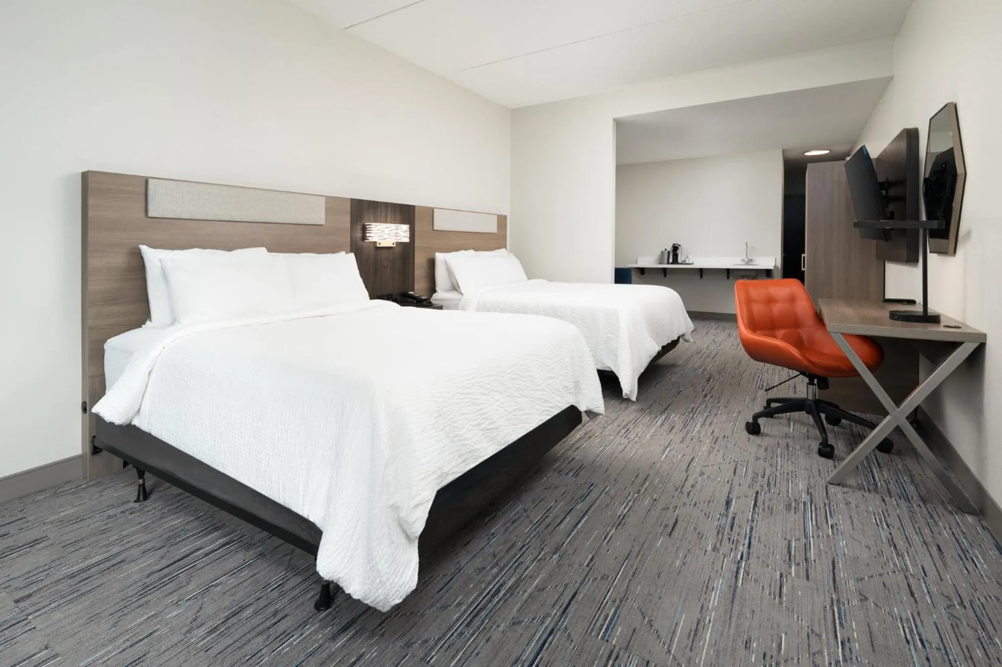 Photo of the whole room, Bed in Holiday Inn Express Hotel & Suites Newport South by IHG