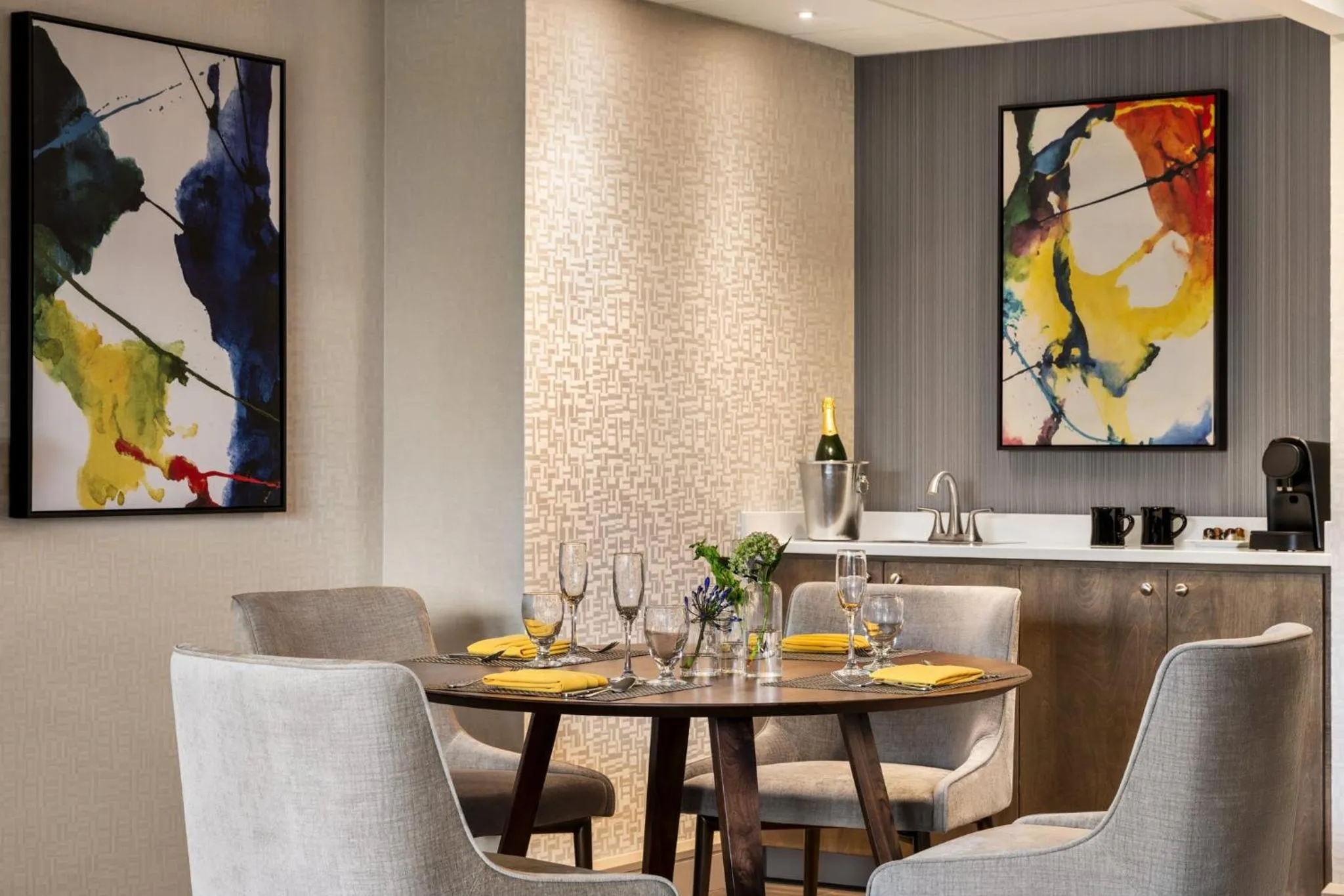 Photo of the whole room in Crowne Plaza Edison by IHG