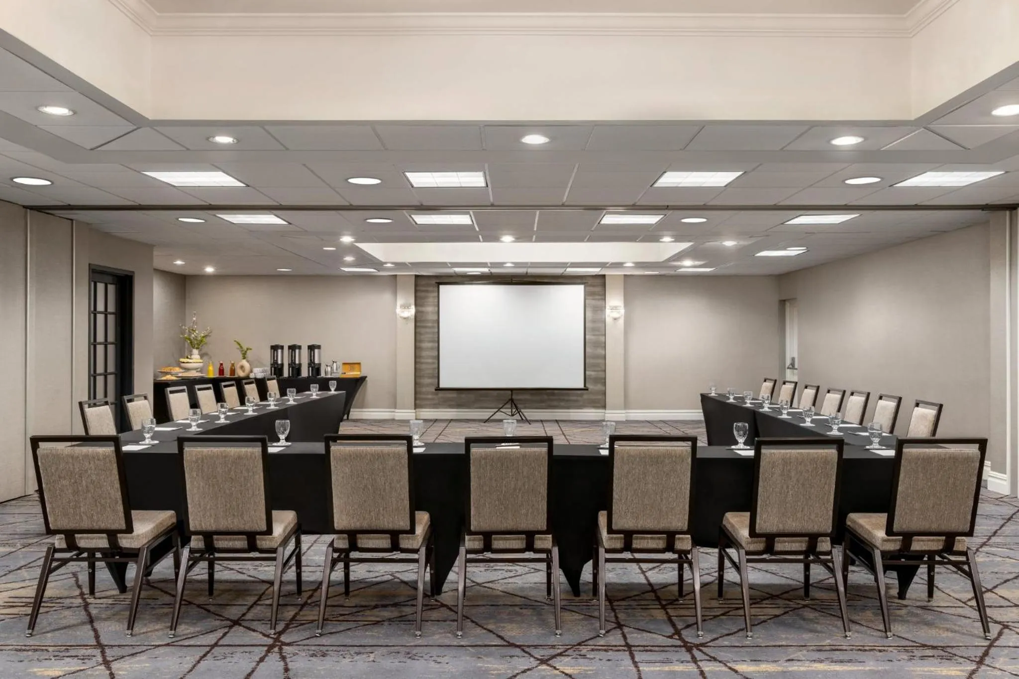 Meeting/conference room in Crowne Plaza Edison by IHG