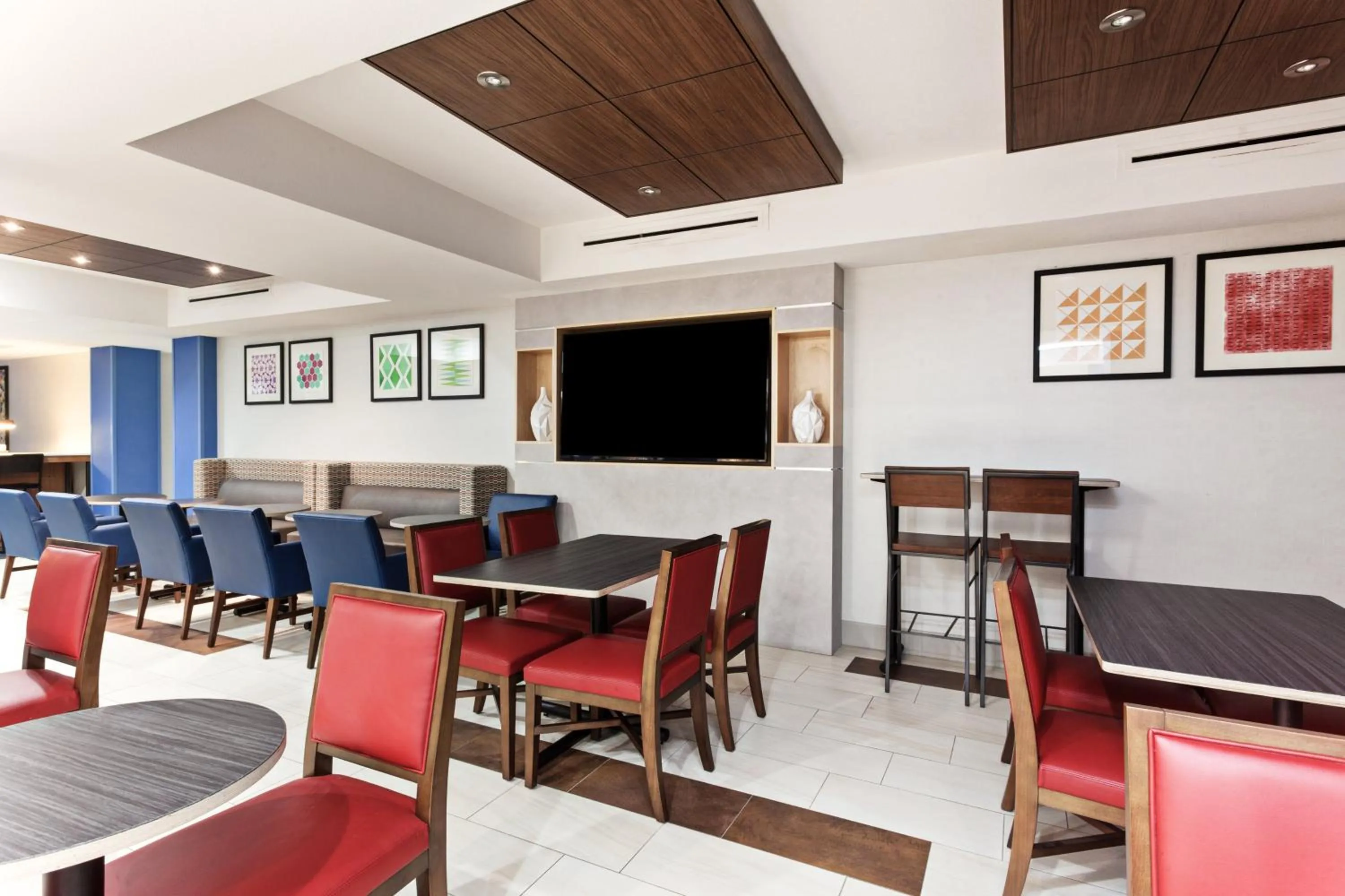 Breakfast in Holiday Inn Express Elk Grove West I-5 by IHG