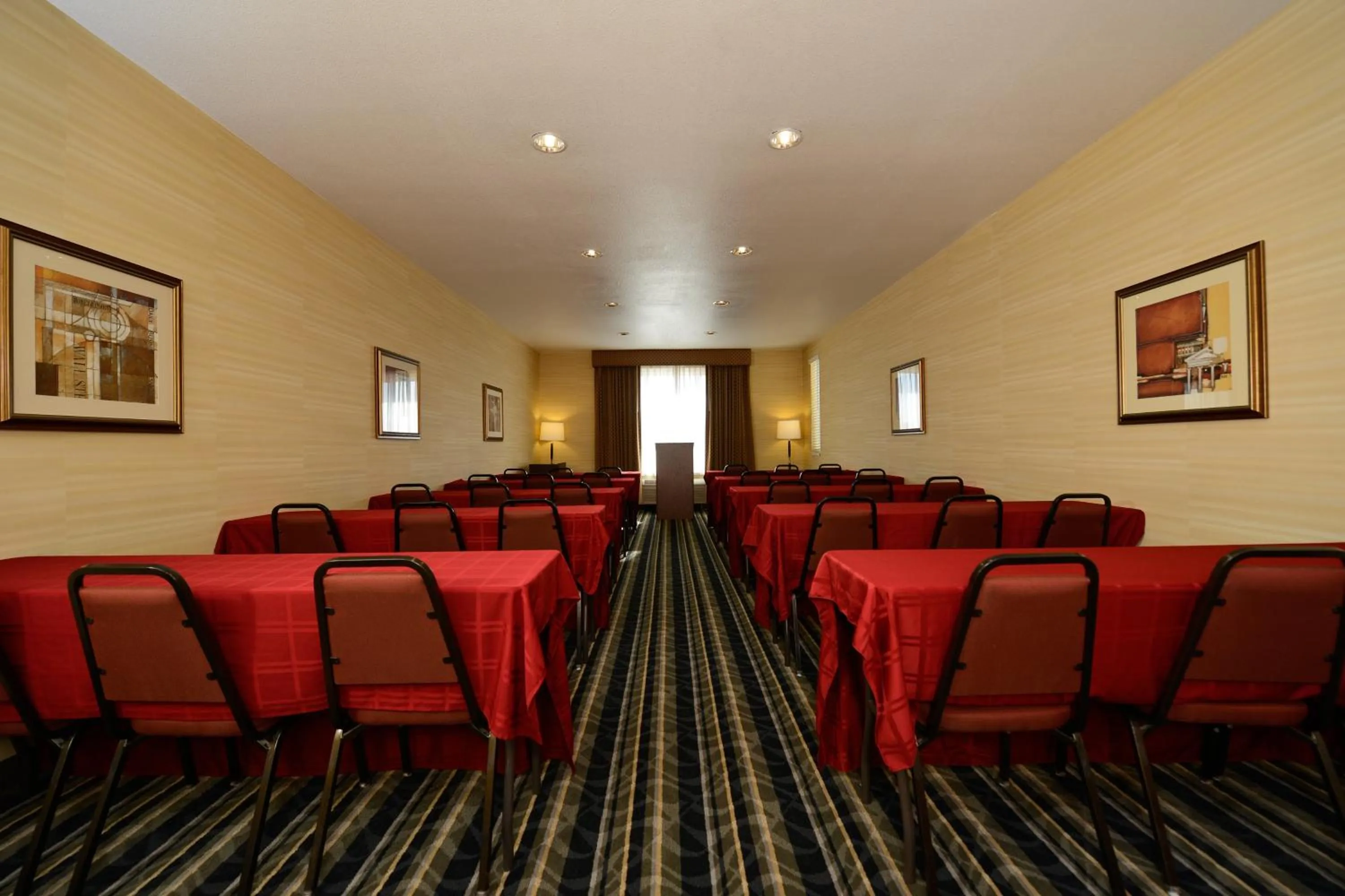 Meeting/conference room in Holiday Inn Express Elk Grove West I-5 by IHG