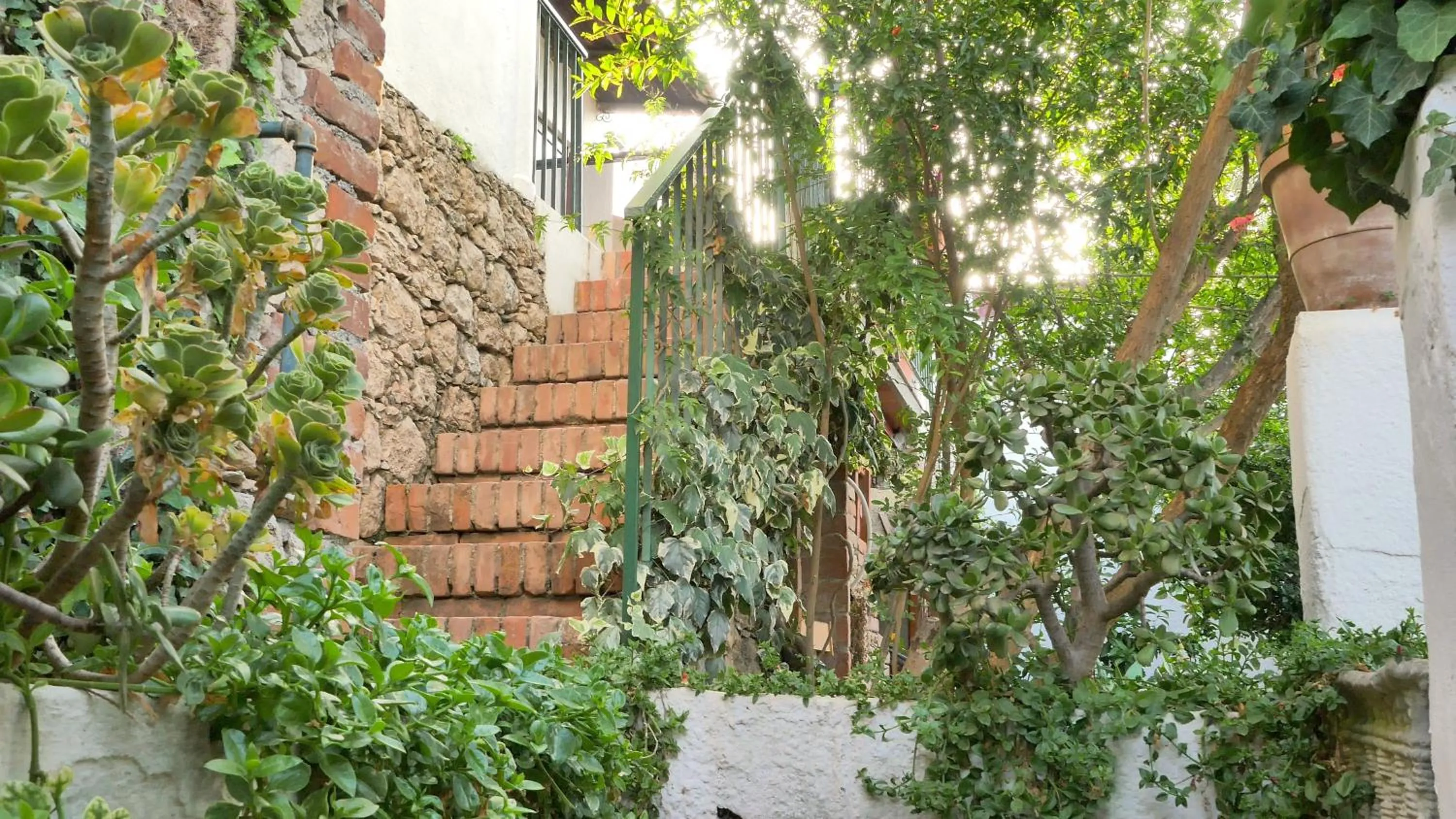 Facade/entrance in La Via del Mare