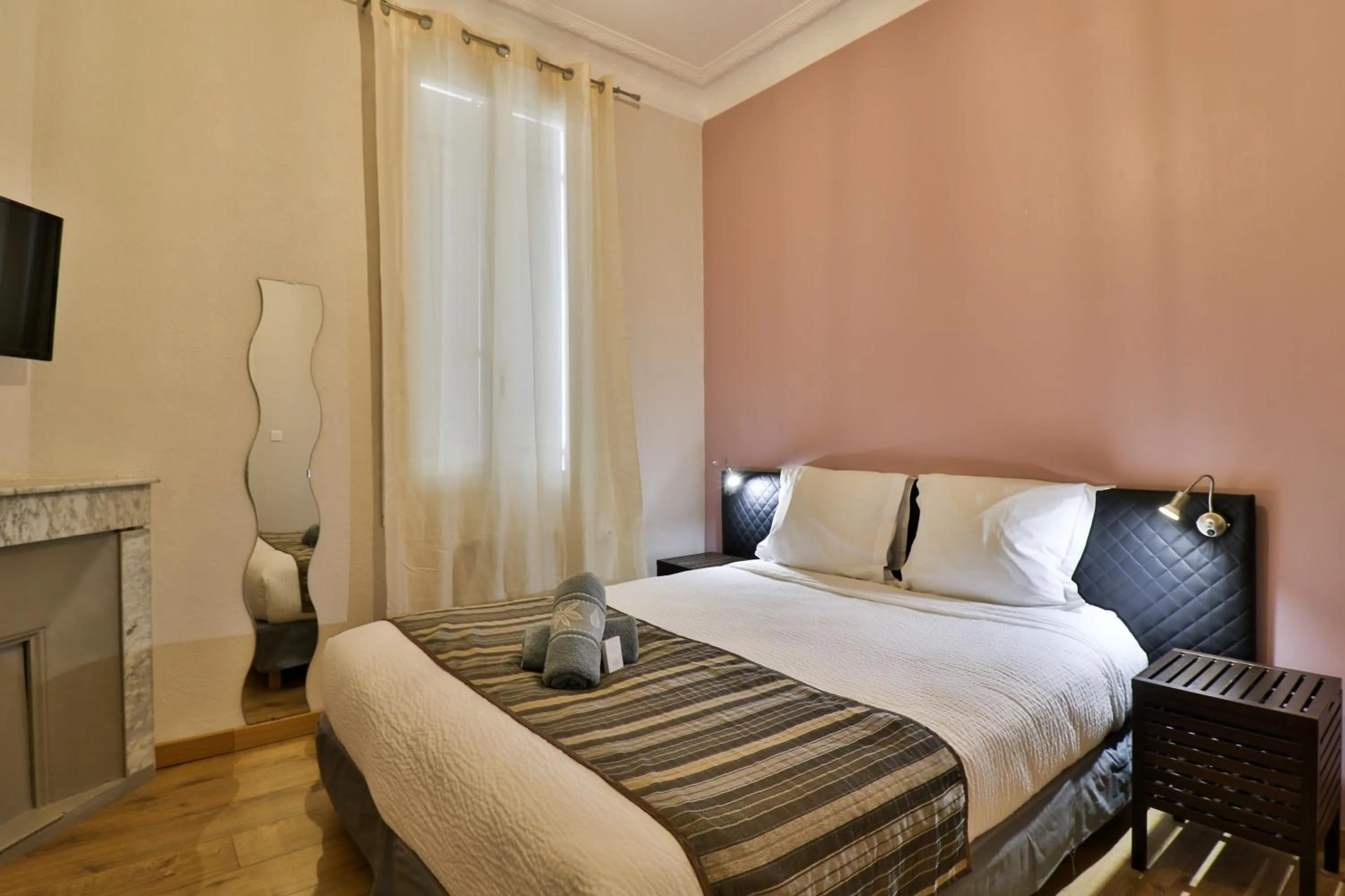 Bed in Hotel La Villa Florida