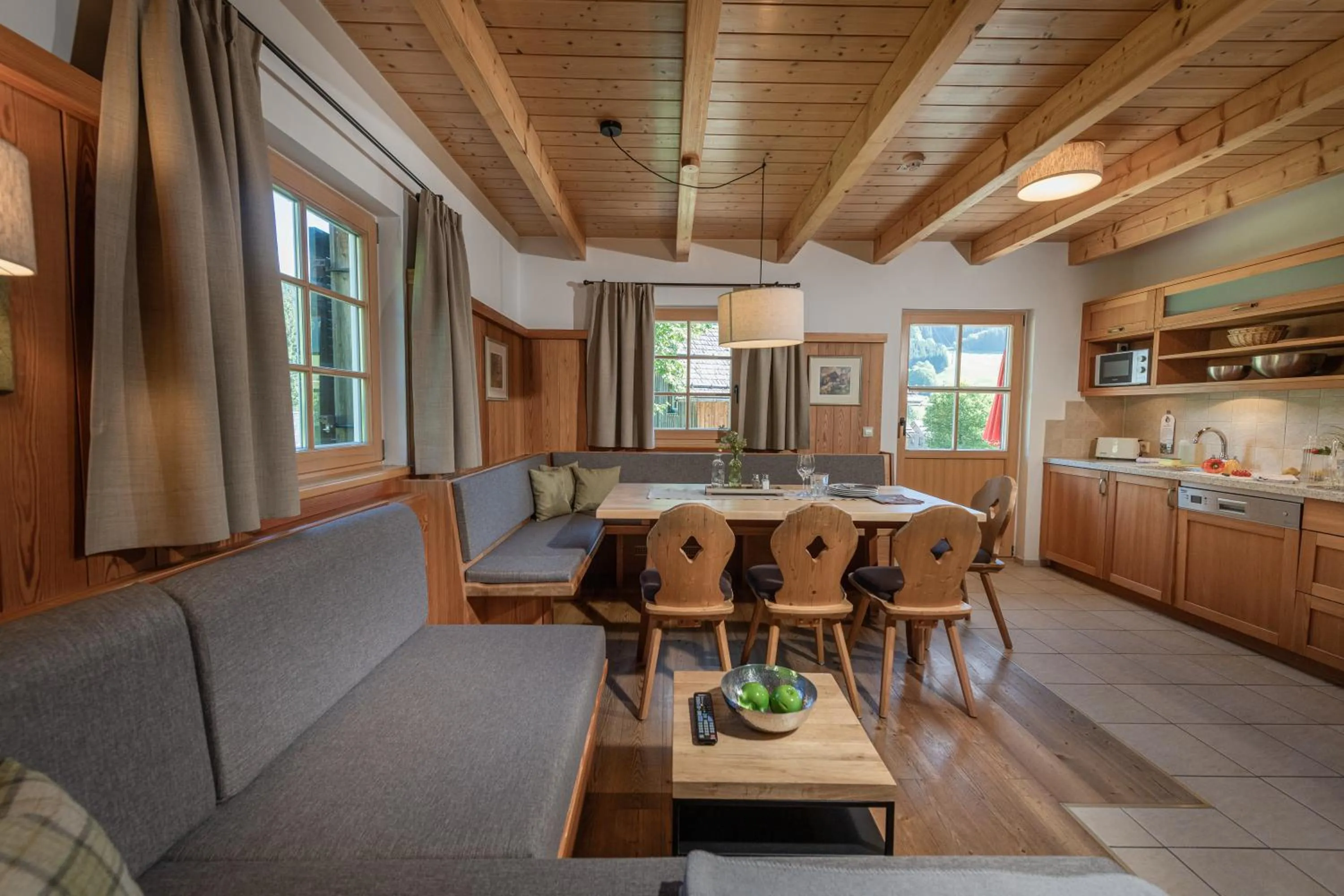 Dining area in AlpenParks Hagan Lodge Altaussee