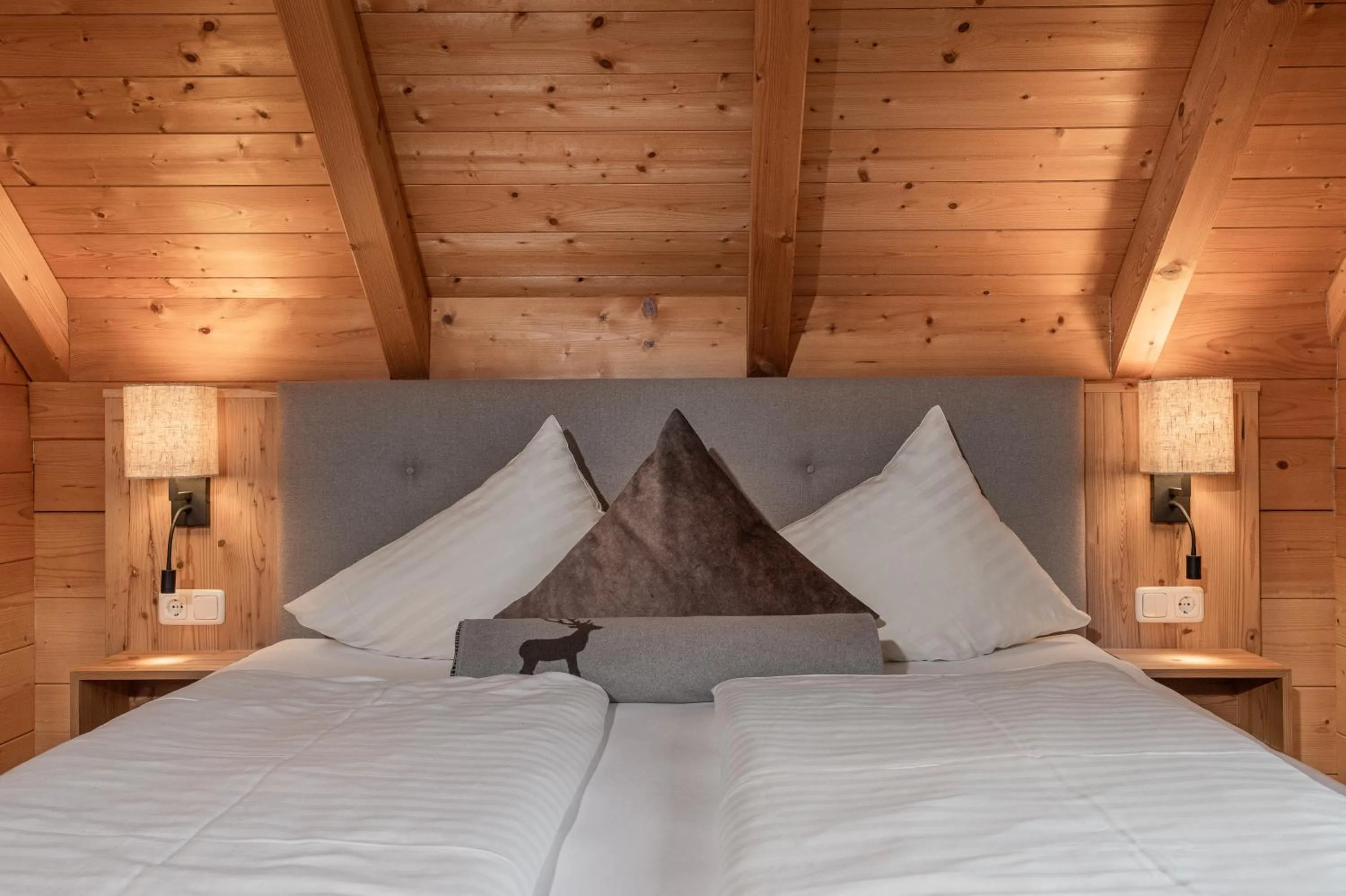 Bedroom, Bed in AlpenParks Hagan Lodge Altaussee