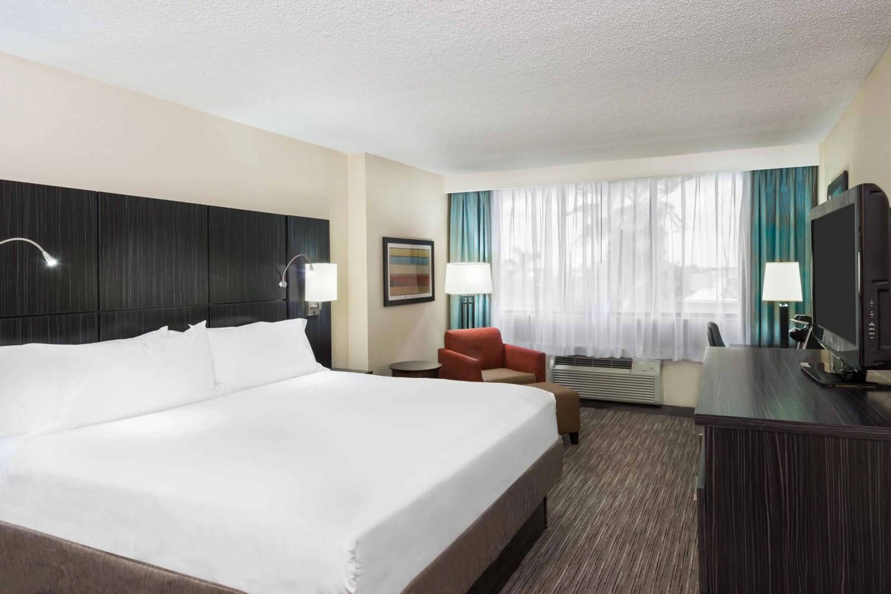 Photo of the whole room in Holiday Inn Express Hotel & Suites Ft. Lauderdale-Plantation by IHG