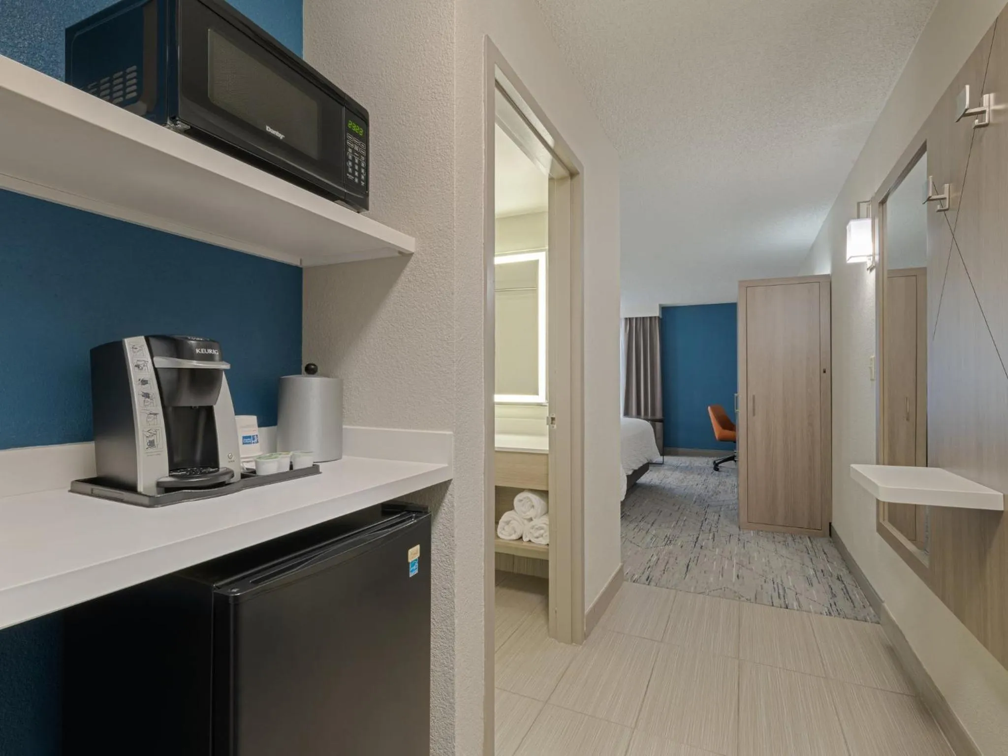 Photo of the whole room in Holiday Inn Express Hotel & Suites Ft. Lauderdale-Plantation by IHG