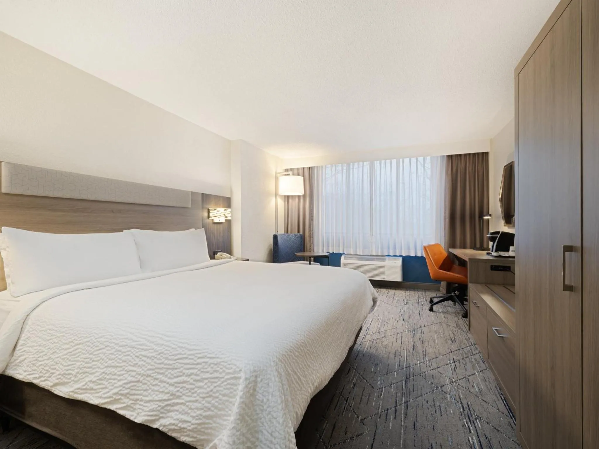 Photo of the whole room in Holiday Inn Express Hotel & Suites Ft. Lauderdale-Plantation by IHG