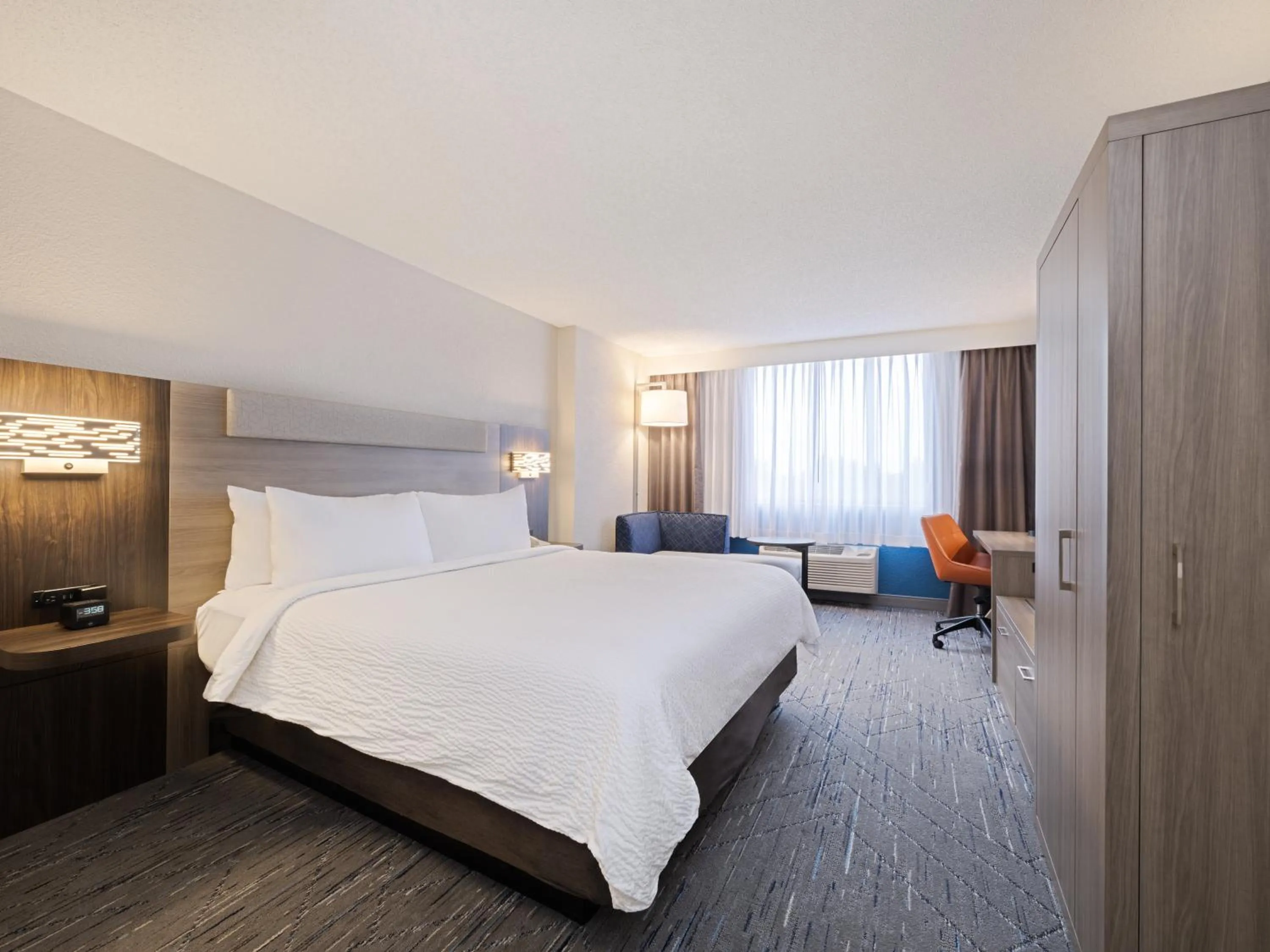 Bedroom in Holiday Inn Express Hotel & Suites Ft. Lauderdale-Plantation by IHG