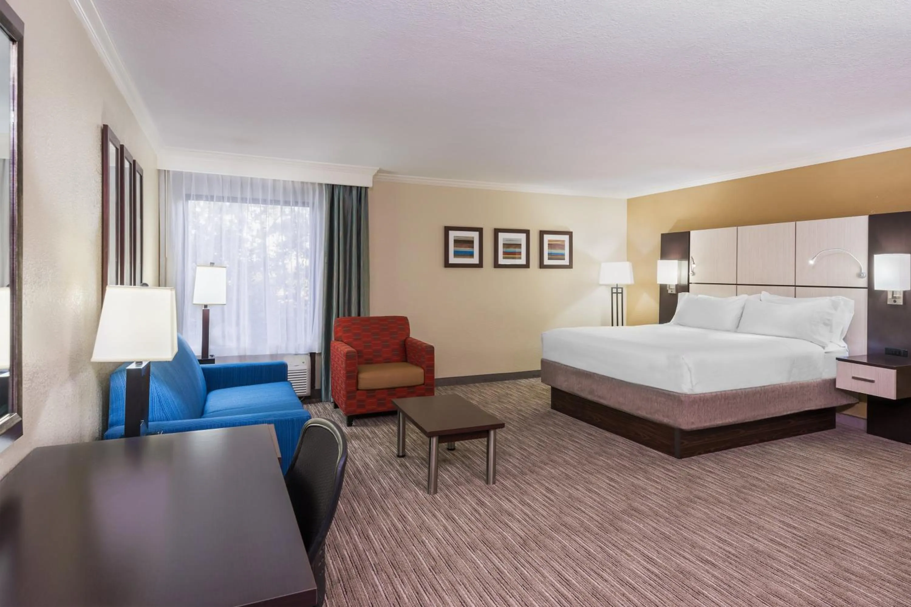 Photo of the whole room in Holiday Inn Express Hotel & Suites Ft. Lauderdale-Plantation by IHG