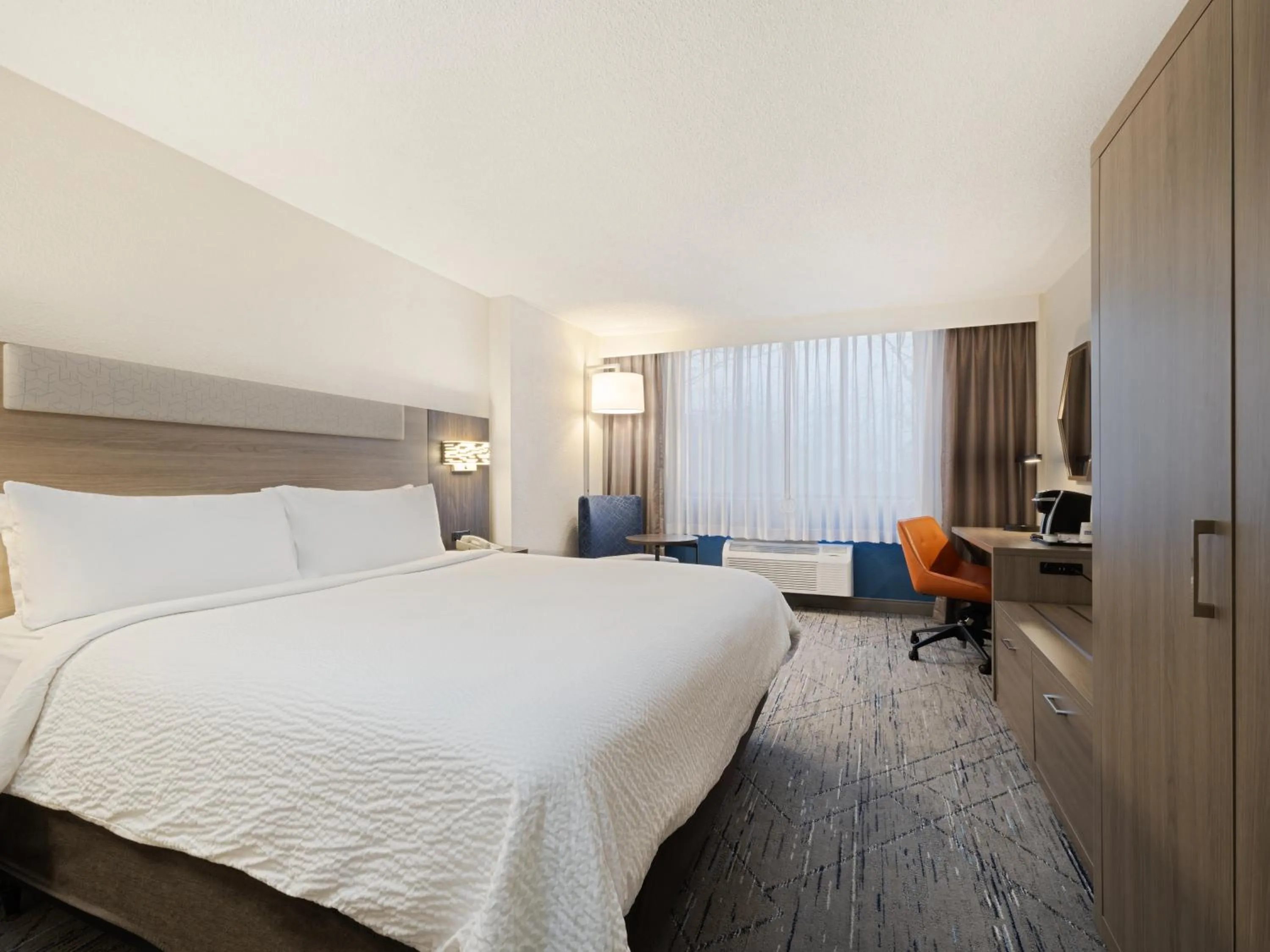 Bedroom in Holiday Inn Express Hotel & Suites Ft. Lauderdale-Plantation by IHG