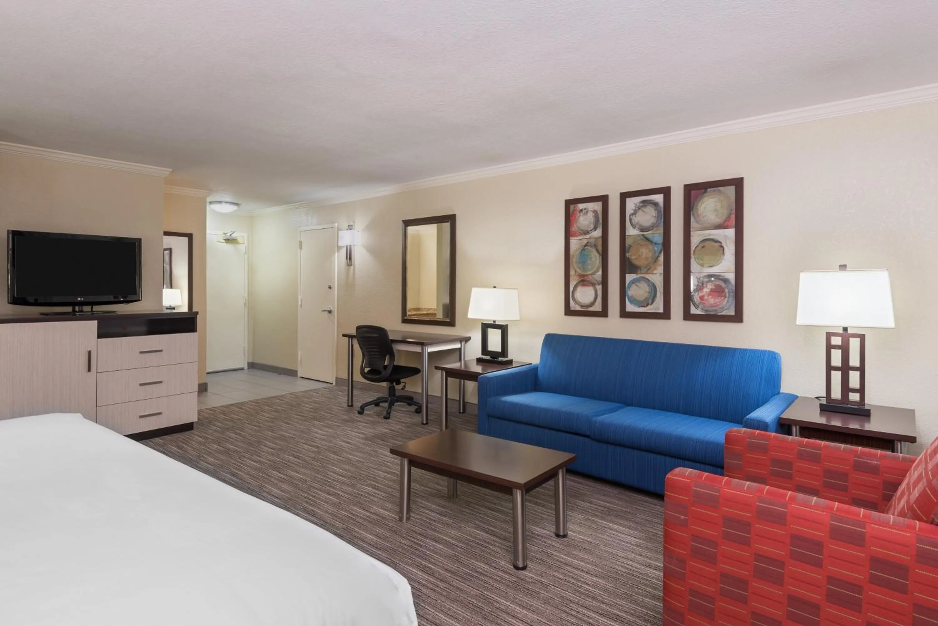 Photo of the whole room in Holiday Inn Express Hotel & Suites Ft. Lauderdale-Plantation by IHG