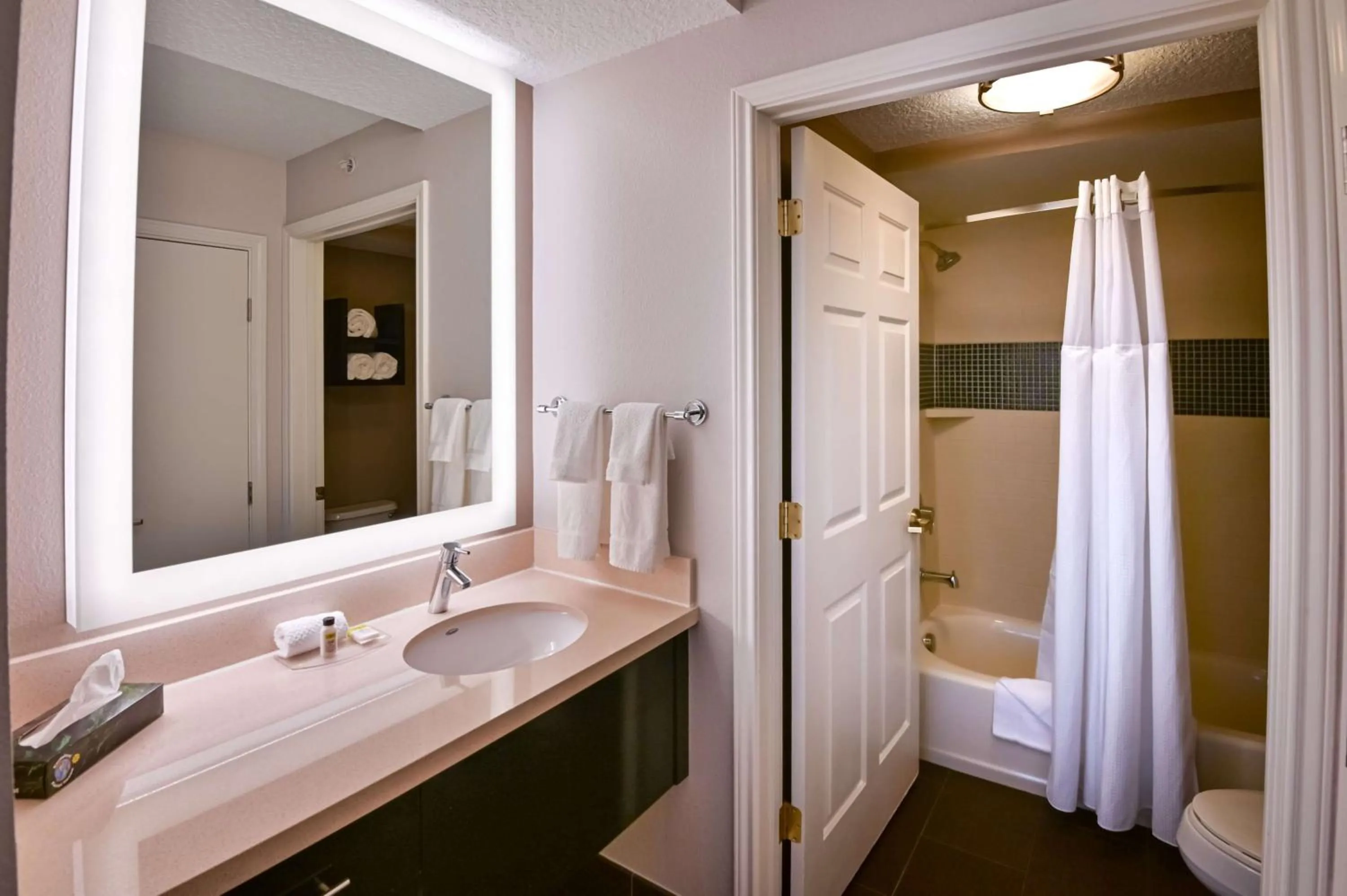 Bathroom in Sonesta ES Suites Fort Lauderdale Plantation