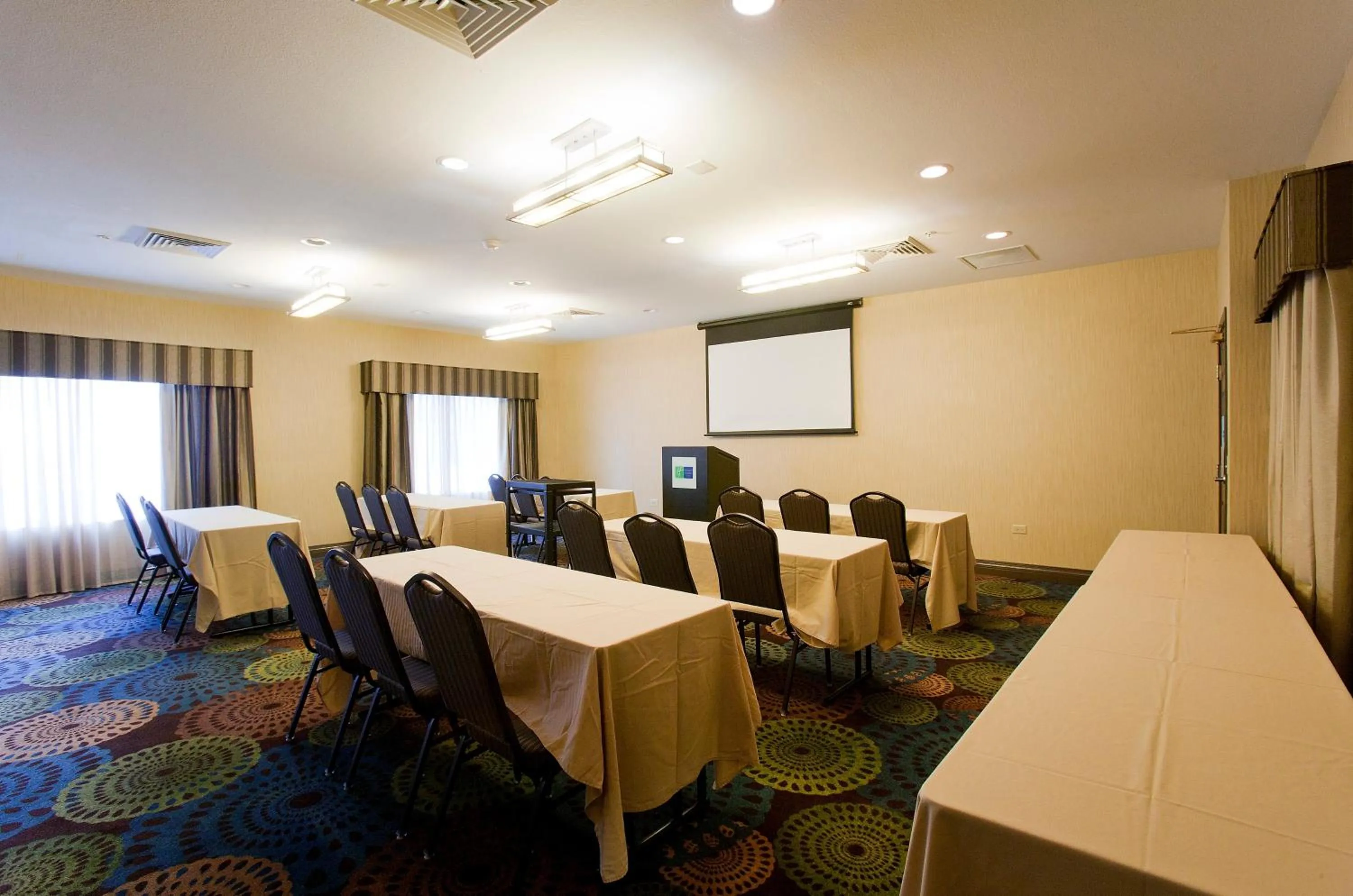 Meeting/conference room in Holiday Inn Express & Suites Chicago-Deerfield Lincolnshire by IHG