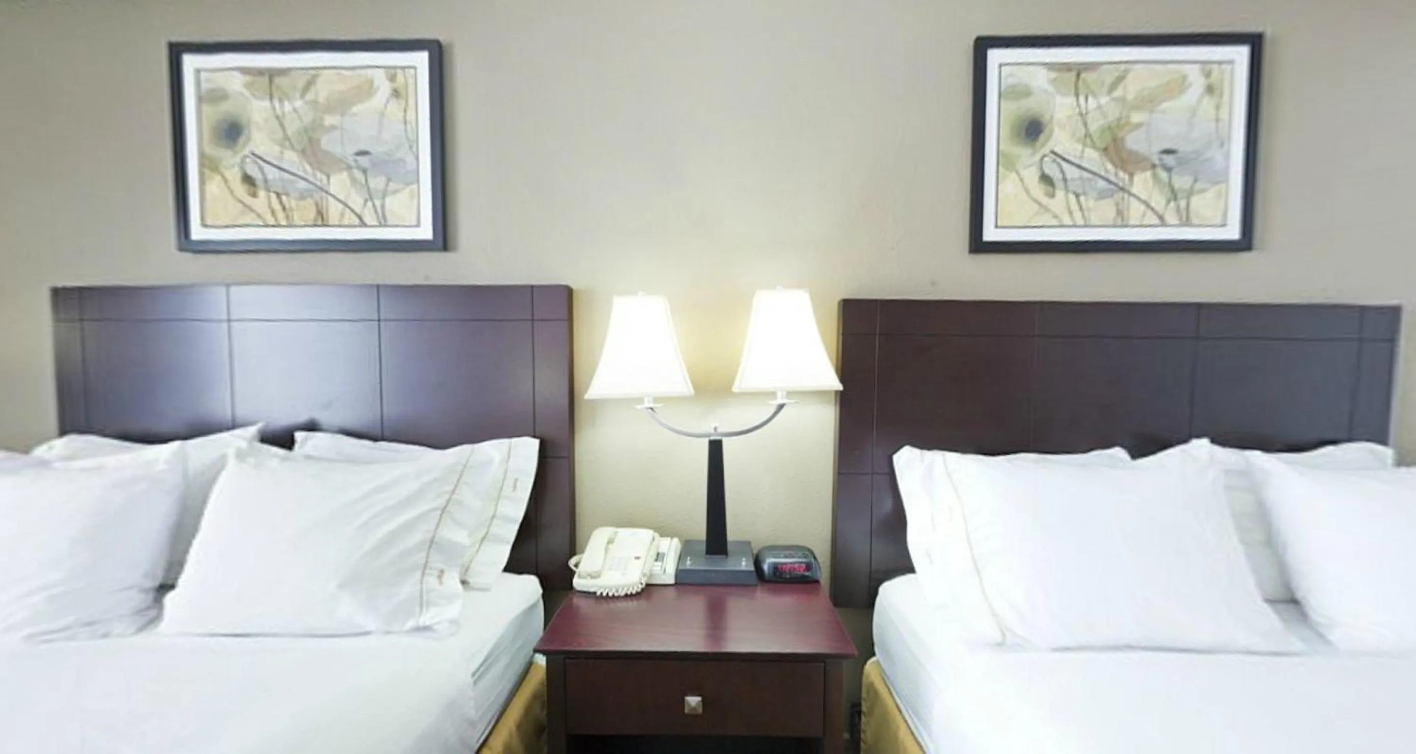 Decorative detail, Bed in Holiday Inn Express & Suites Chicago-Deerfield Lincolnshire by IHG