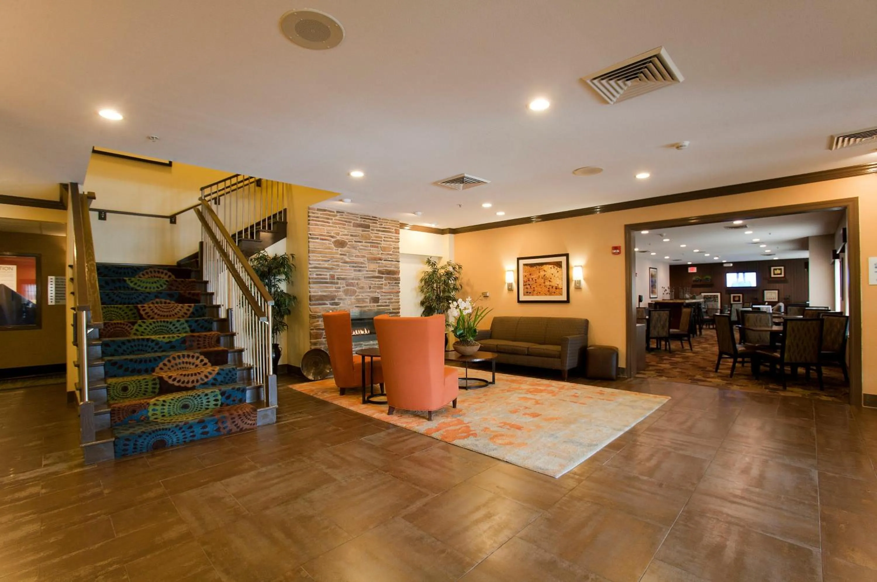 Property building in Holiday Inn Express & Suites Chicago-Deerfield Lincolnshire by IHG