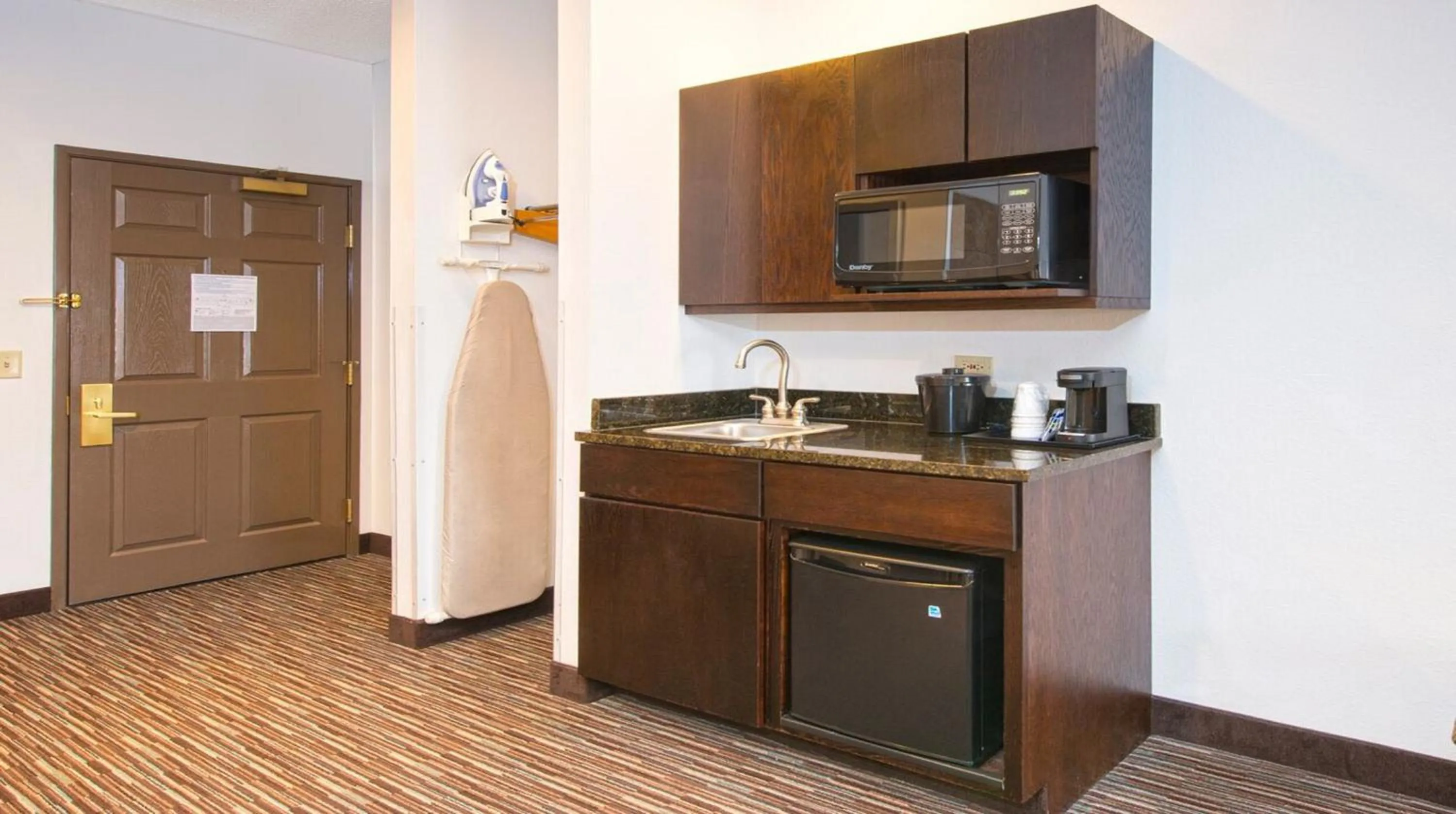 Bedroom in Holiday Inn Express & Suites Chicago-Deerfield Lincolnshire by IHG