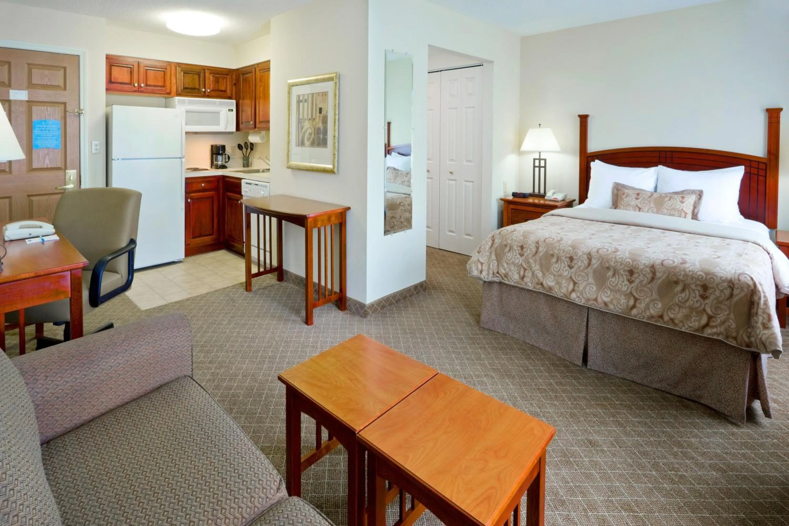 Photo of the whole room, Bed in Staybridge Suites Cranbury - South Brunswick by IHG