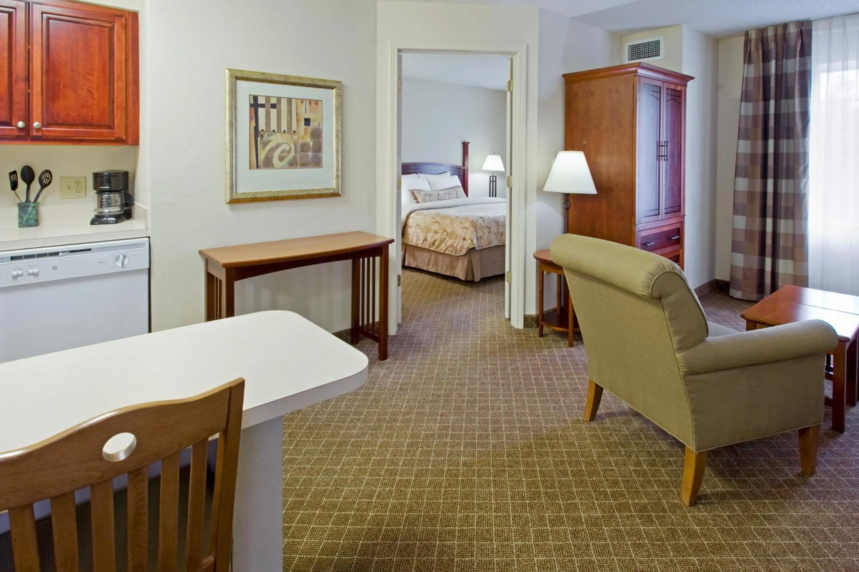 Photo of the whole room, Bed in Staybridge Suites Cranbury - South Brunswick by IHG