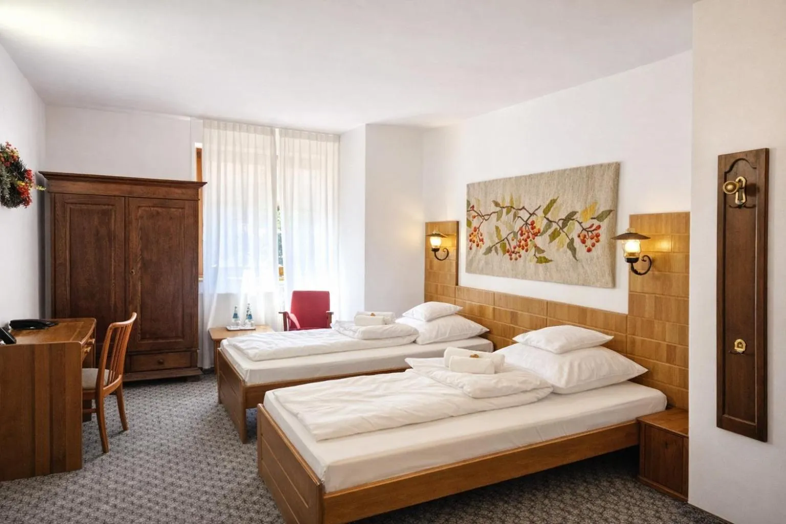 Seating area, Bed in Hotel Protea Bolesławiec