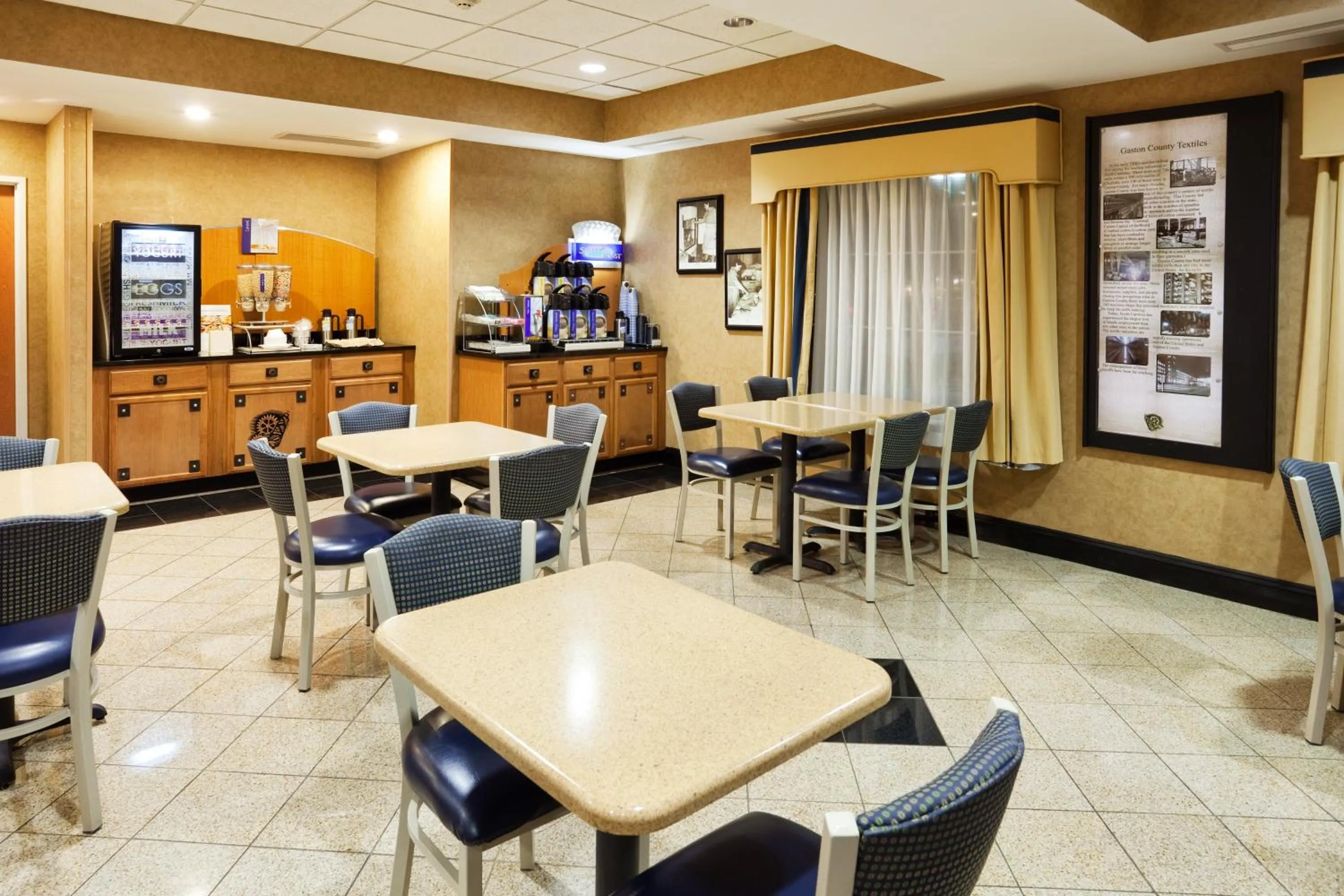 Breakfast in Holiday Inn Express Charlotte West - Gastonia by IHG