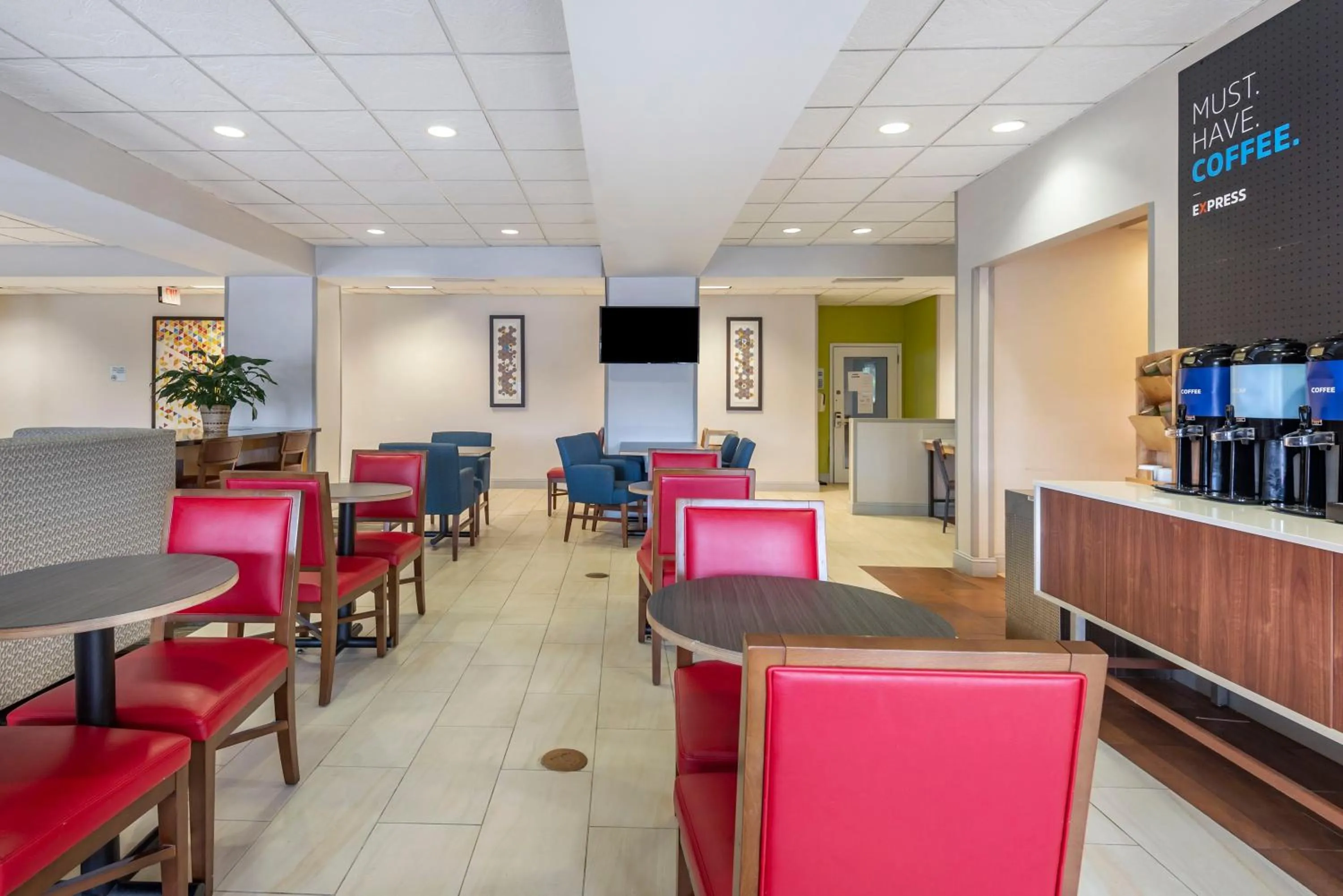 Breakfast in Holiday Inn Express Charlotte West - Gastonia by IHG