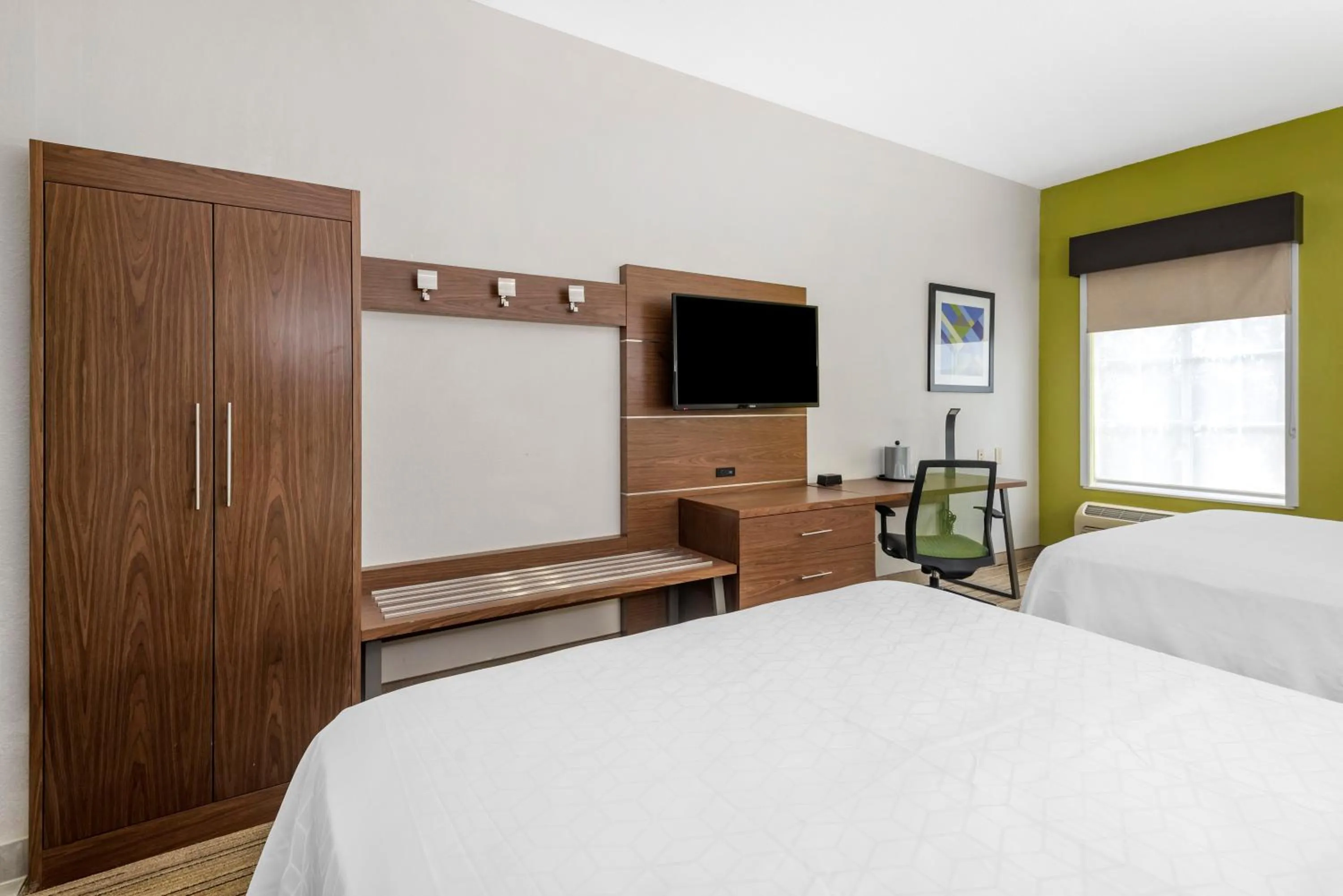 Photo of the whole room, Bed in Holiday Inn Express Charlotte West - Gastonia by IHG
