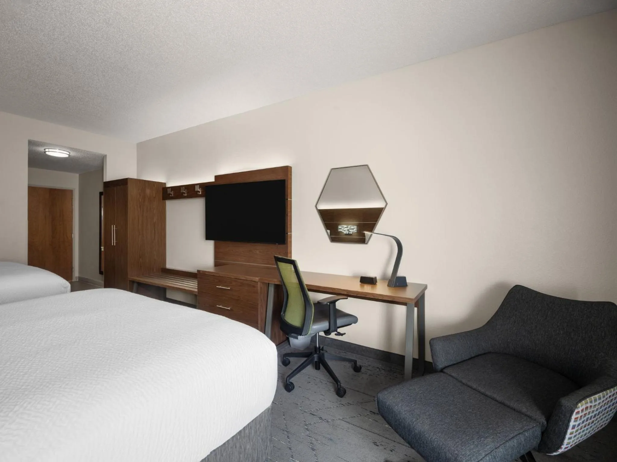 Photo of the whole room, Bed in Holiday Inn Express Charlotte West - Gastonia by IHG