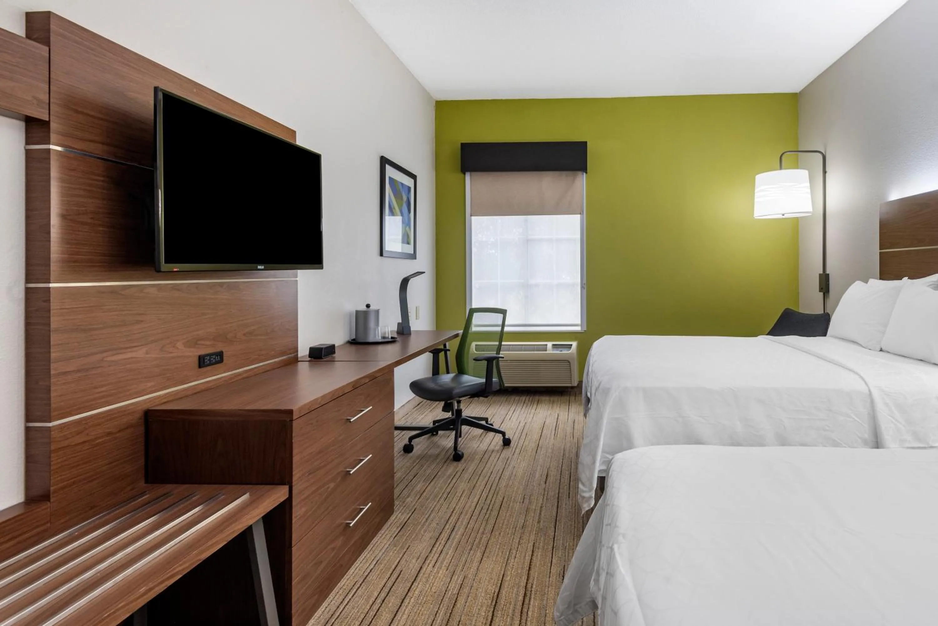 Photo of the whole room, Bed in Holiday Inn Express Charlotte West - Gastonia by IHG