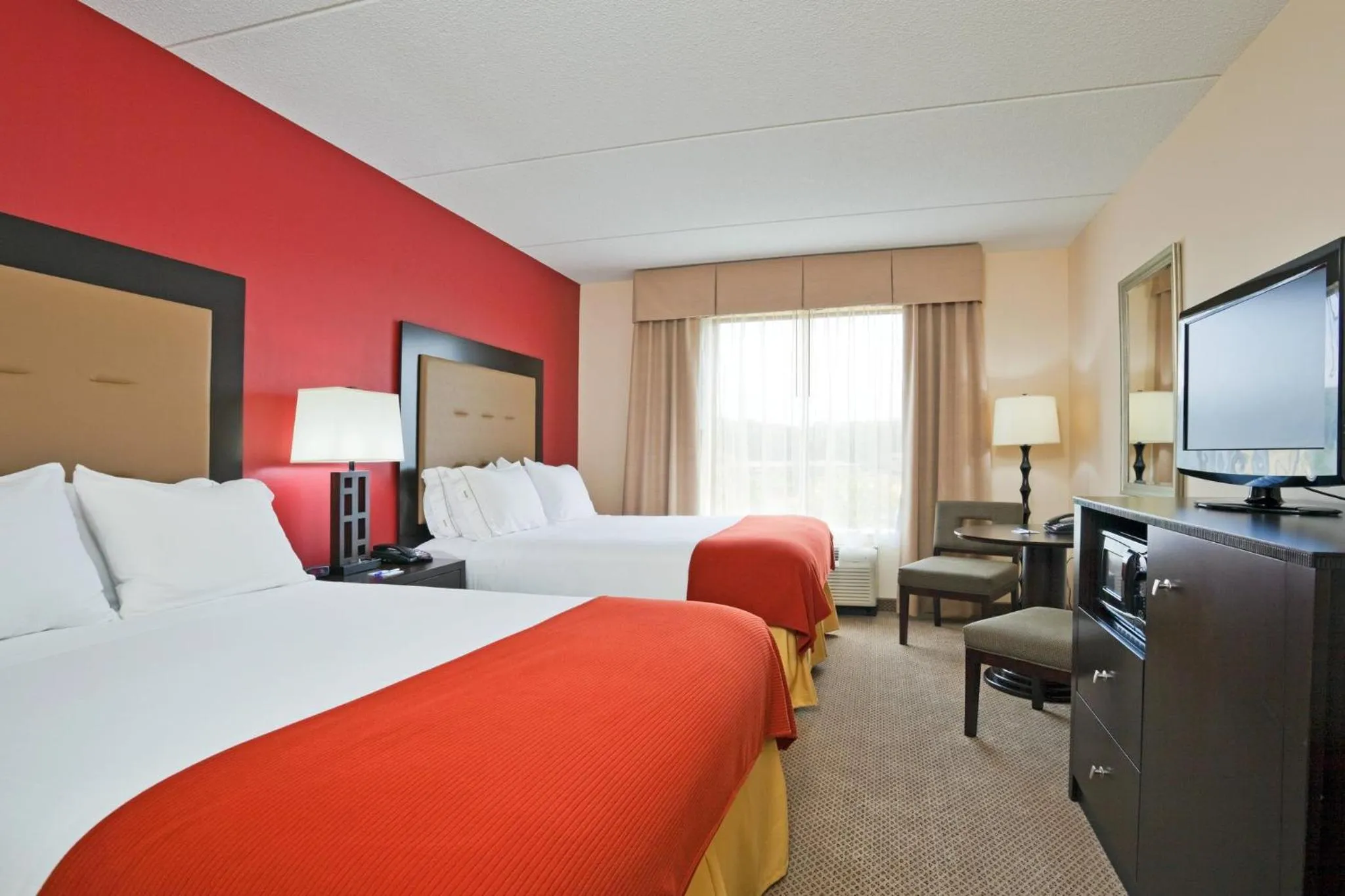 Photo of the whole room, Bed in Holiday Inn Express Hotel & Suites Kodak East-Sevierville by IHG