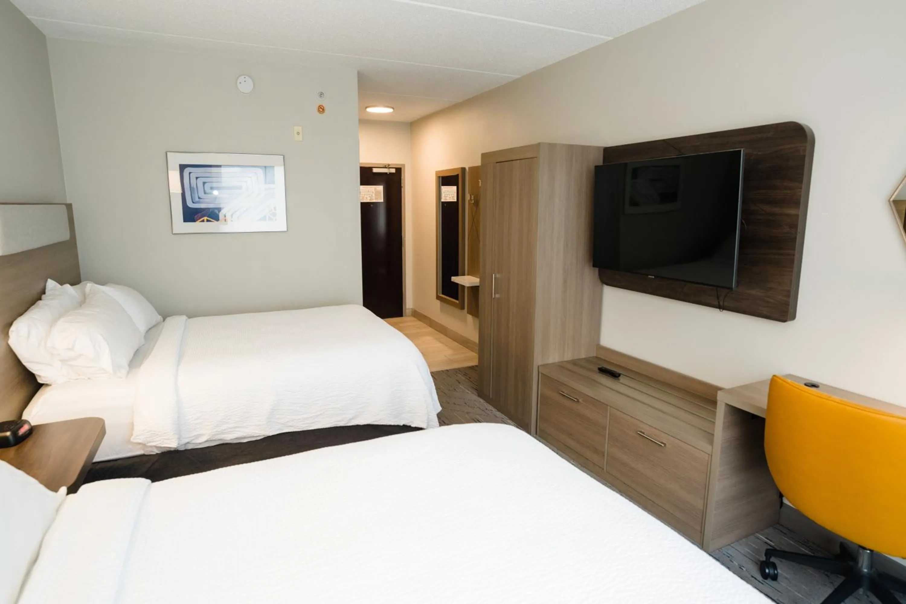 Photo of the whole room, Bed in Holiday Inn Express Hotel & Suites Kodak East-Sevierville by IHG