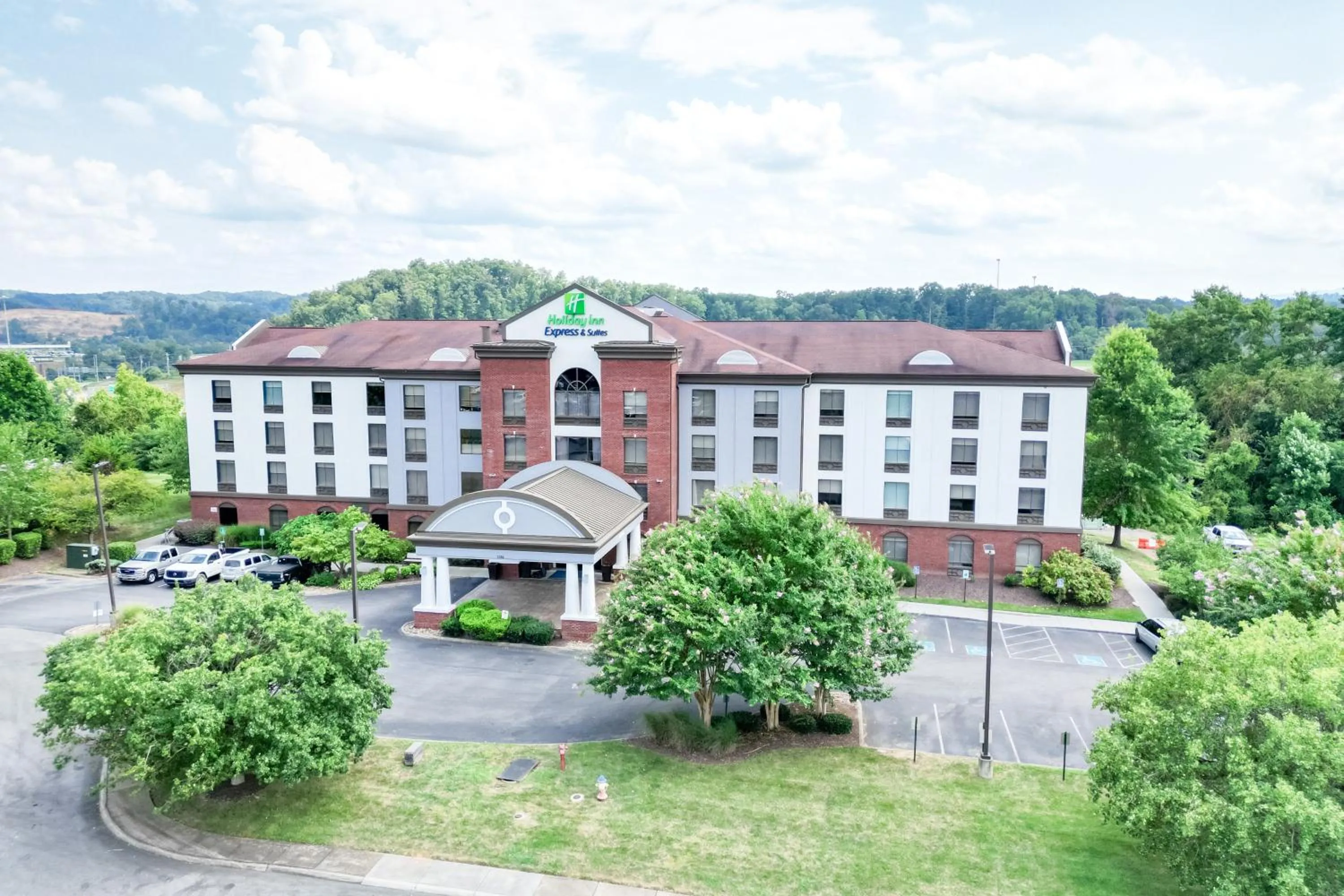 Property building in Holiday Inn Express Hotel & Suites Kodak East-Sevierville by IHG