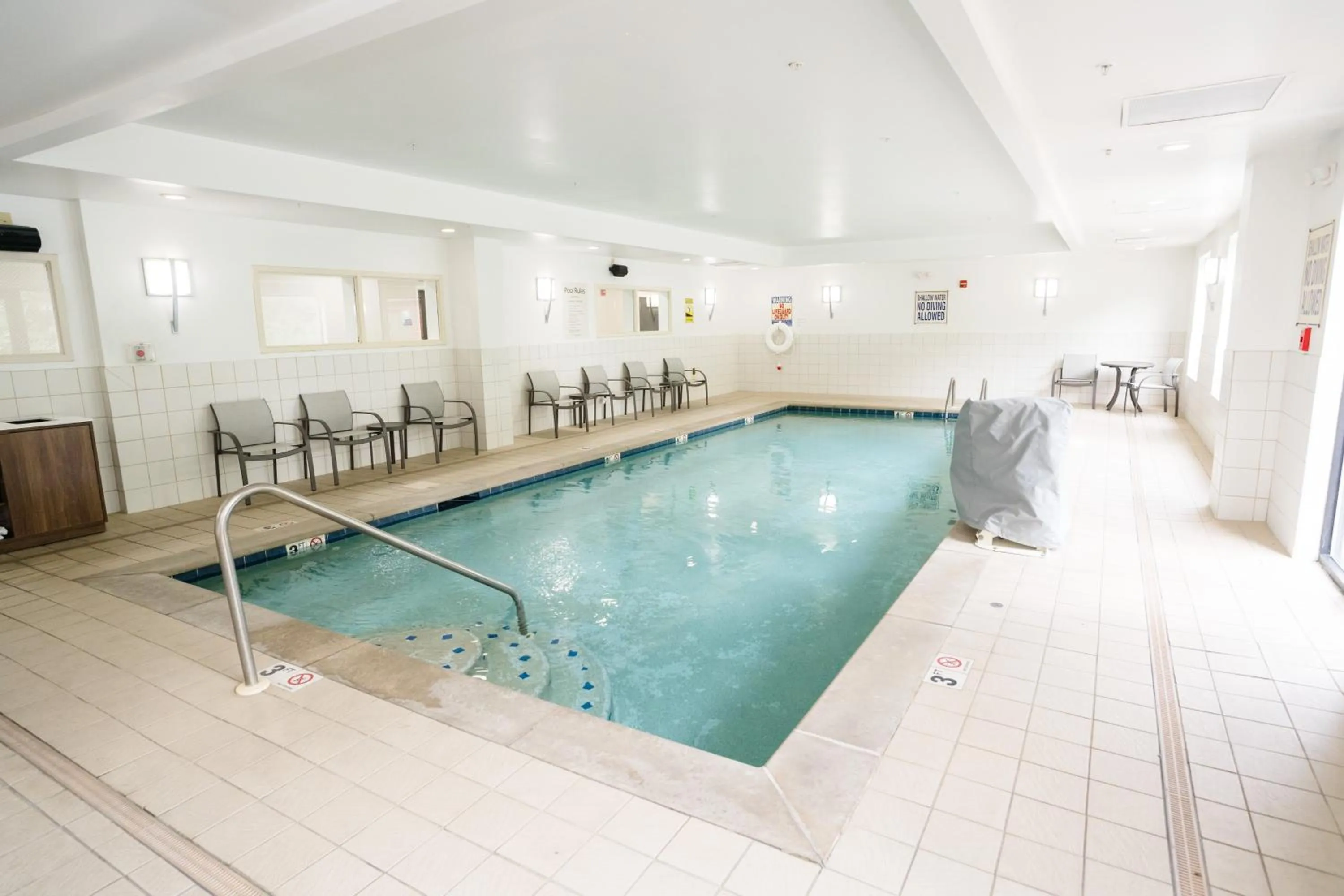 Swimming pool in Holiday Inn Express Hotel & Suites Kodak East-Sevierville by IHG