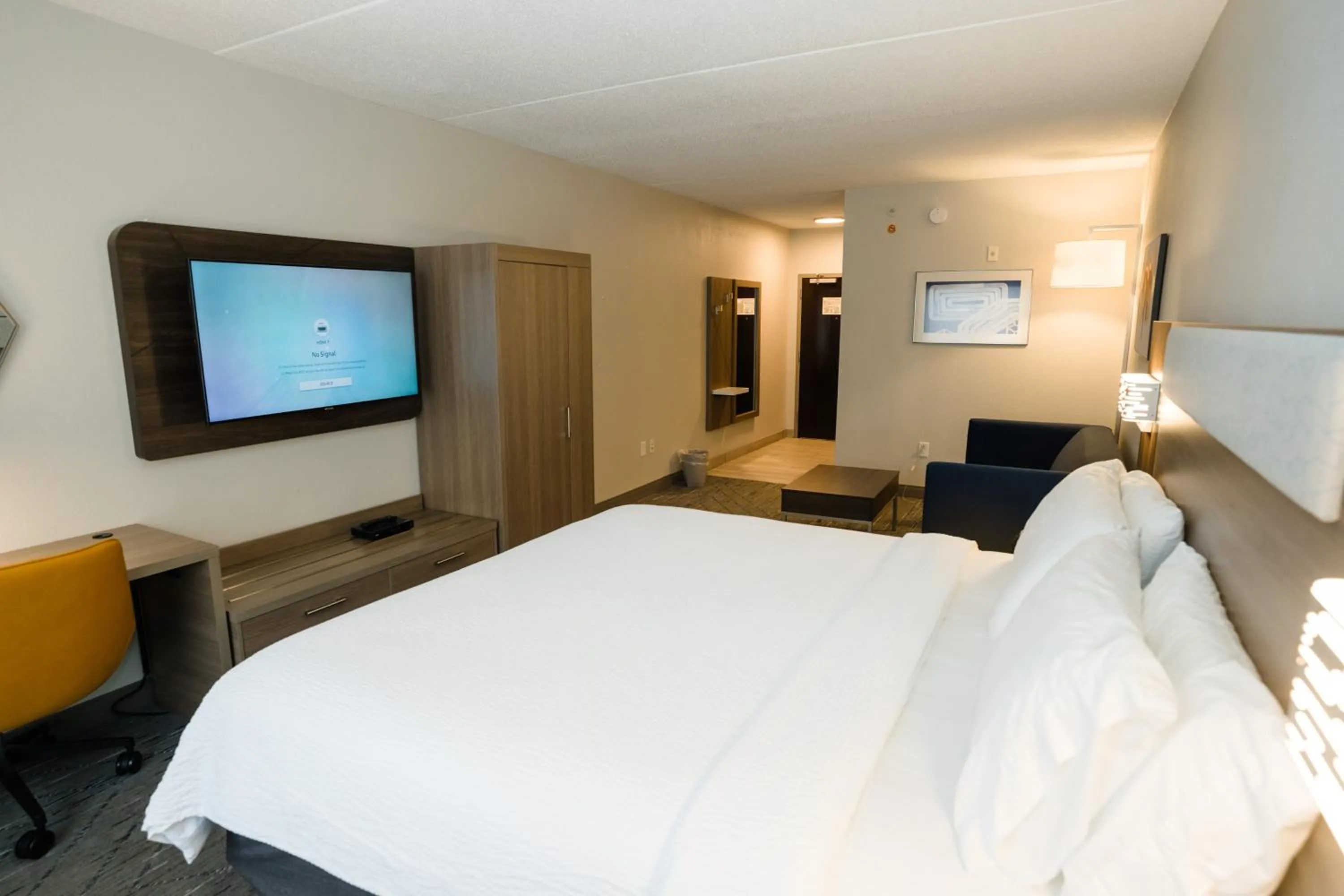 Photo of the whole room, Bed in Holiday Inn Express Hotel & Suites Kodak East-Sevierville by IHG