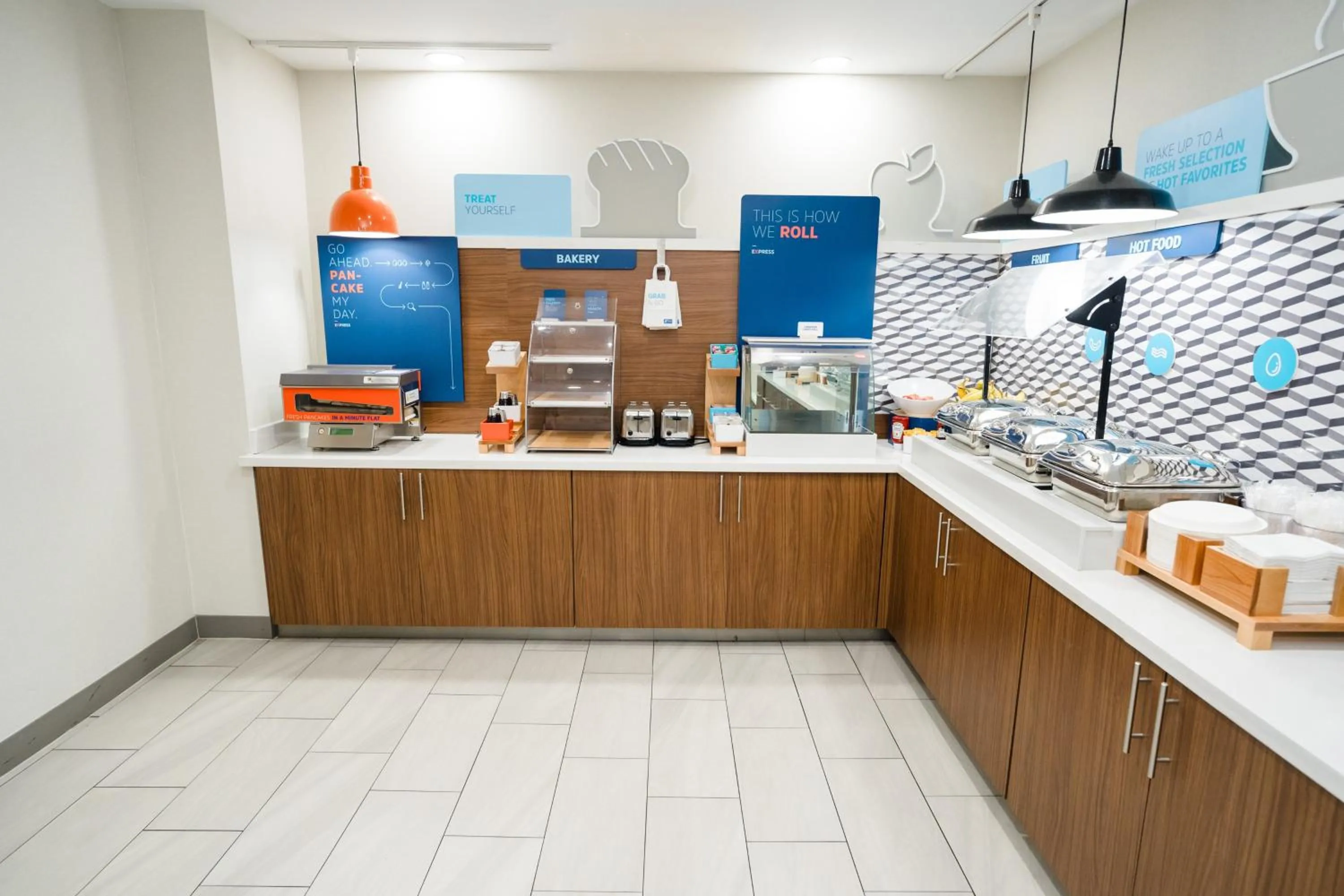 Breakfast in Holiday Inn Express Hotel & Suites Kodak East-Sevierville by IHG