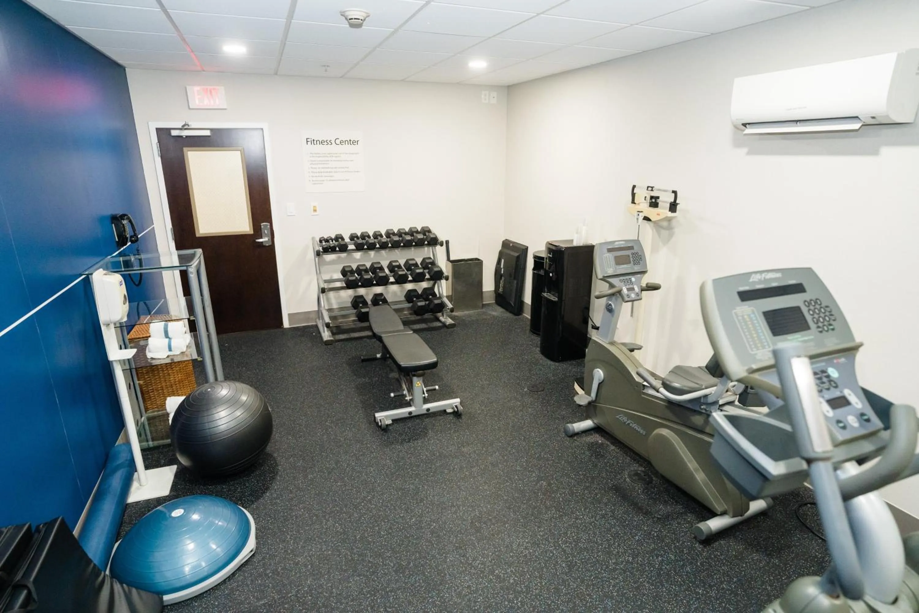 Fitness centre/facilities in Holiday Inn Express Hotel & Suites Kodak East-Sevierville by IHG
