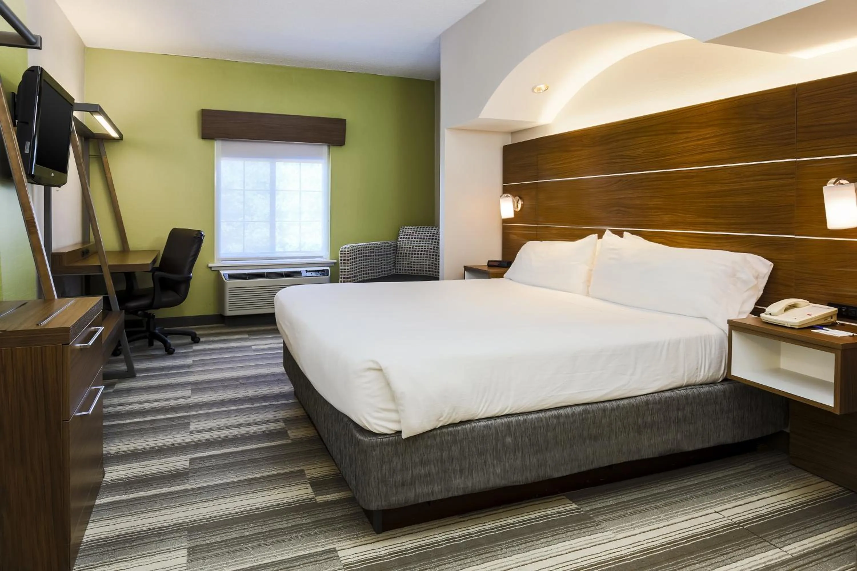 Photo of the whole room, Bed in Holiday Inn Express Philadelphia NE - Langhorne by IHG