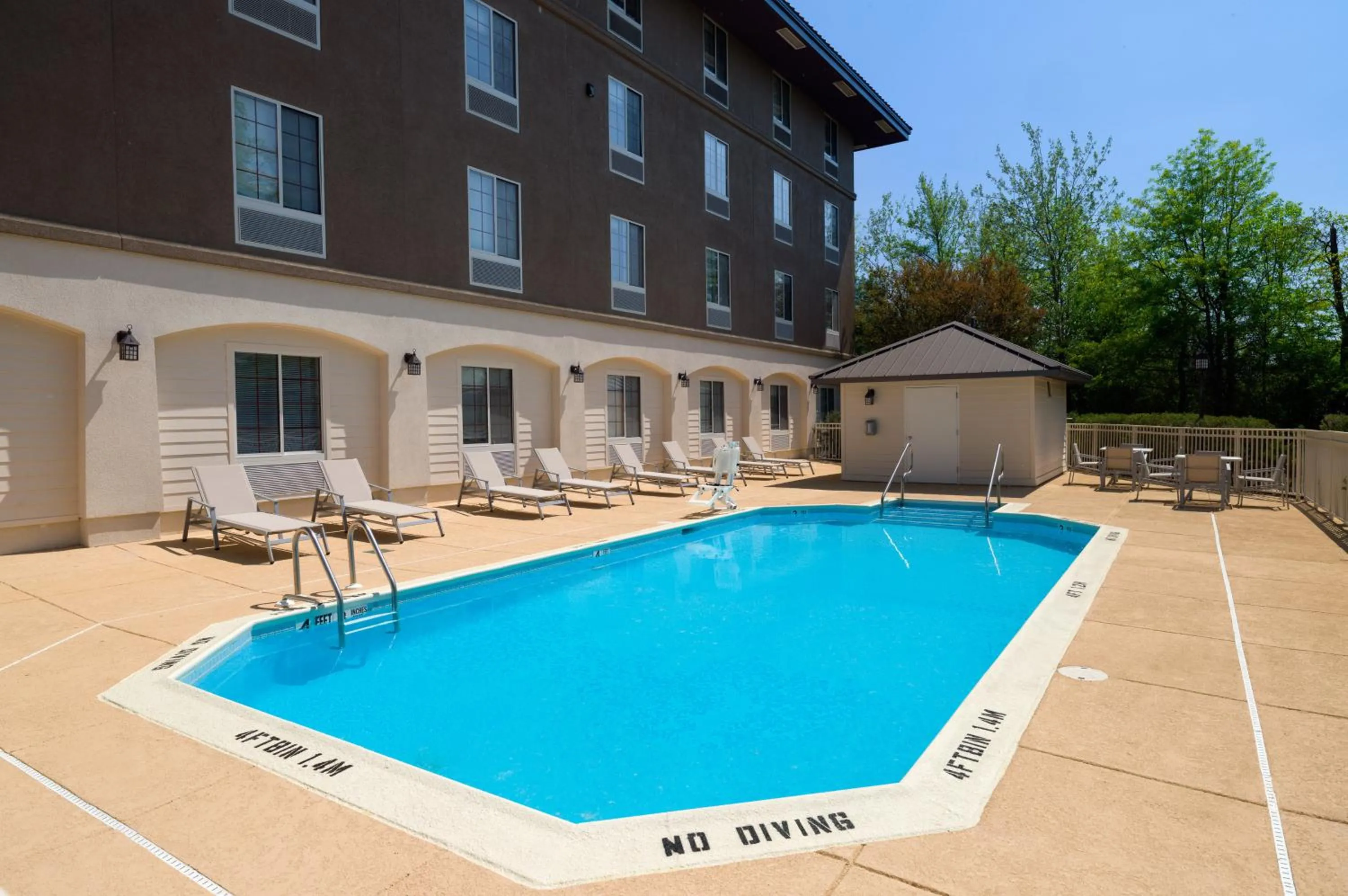 Swimming pool in Holiday Inn Express Philadelphia NE - Langhorne by IHG