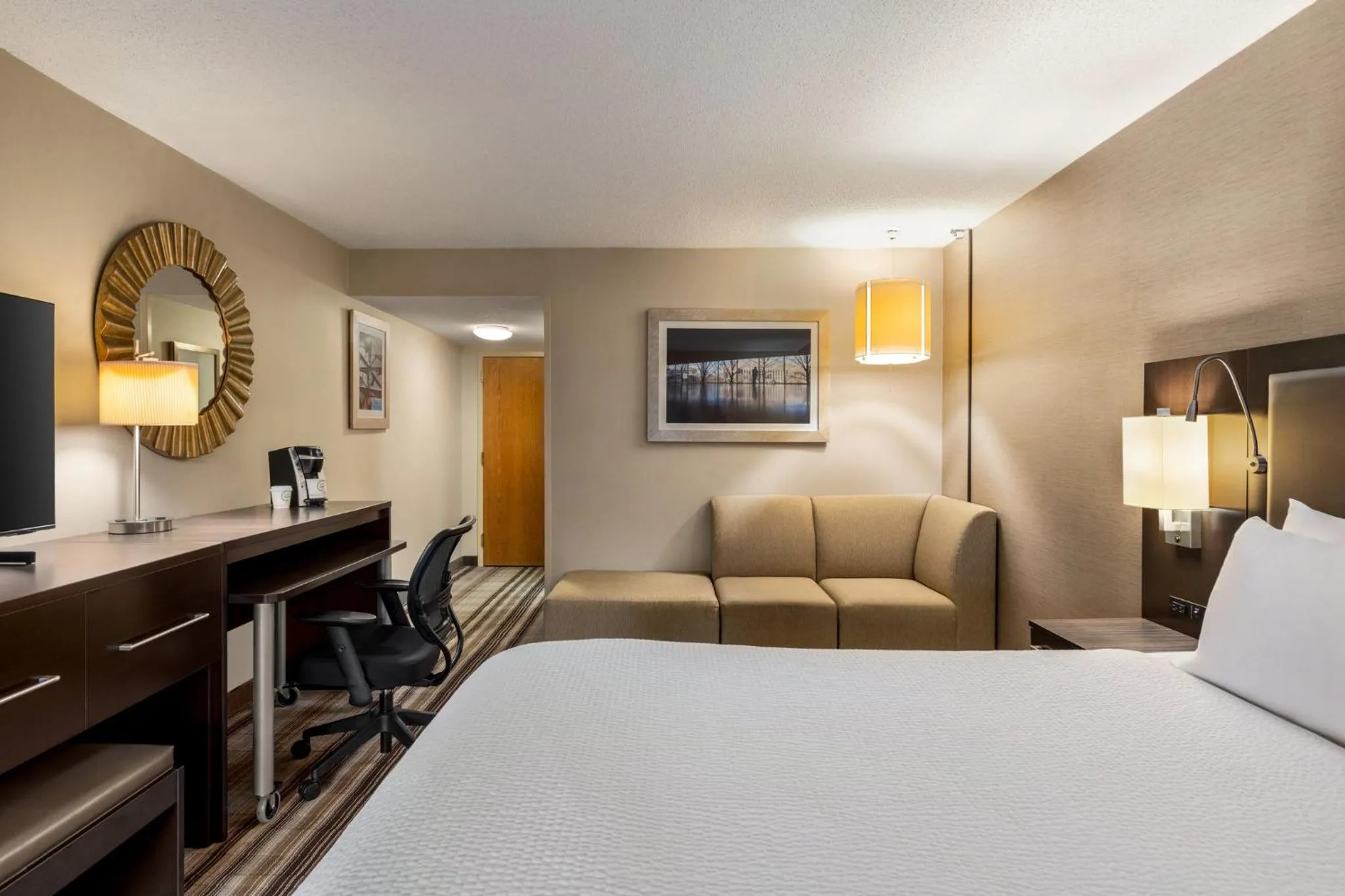 Photo of the whole room, Bed in Holiday Inn Gaithersburg by IHG