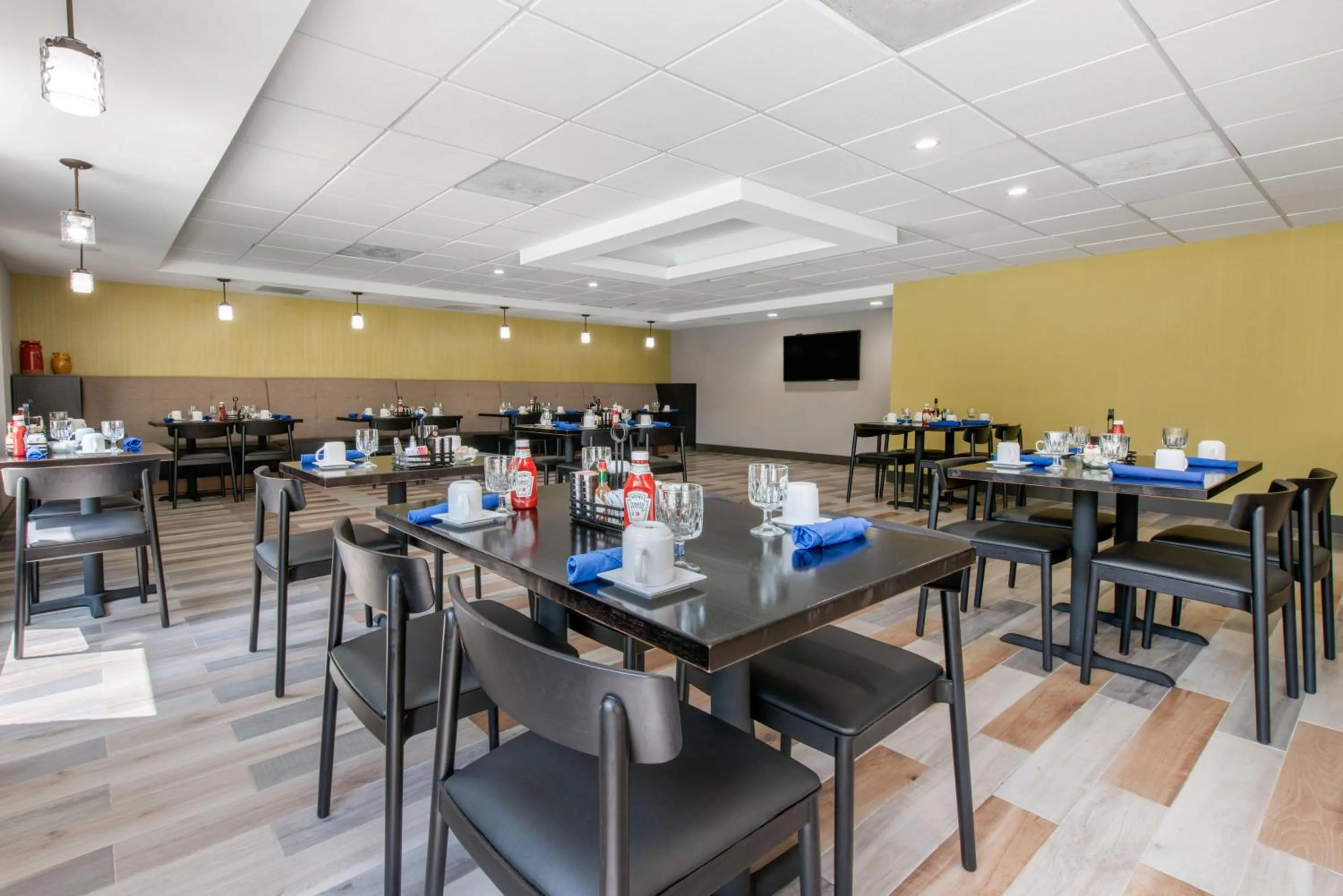 Restaurant/places to eat in Holiday Inn Melbourne-Viera Conference Ctr by IHG