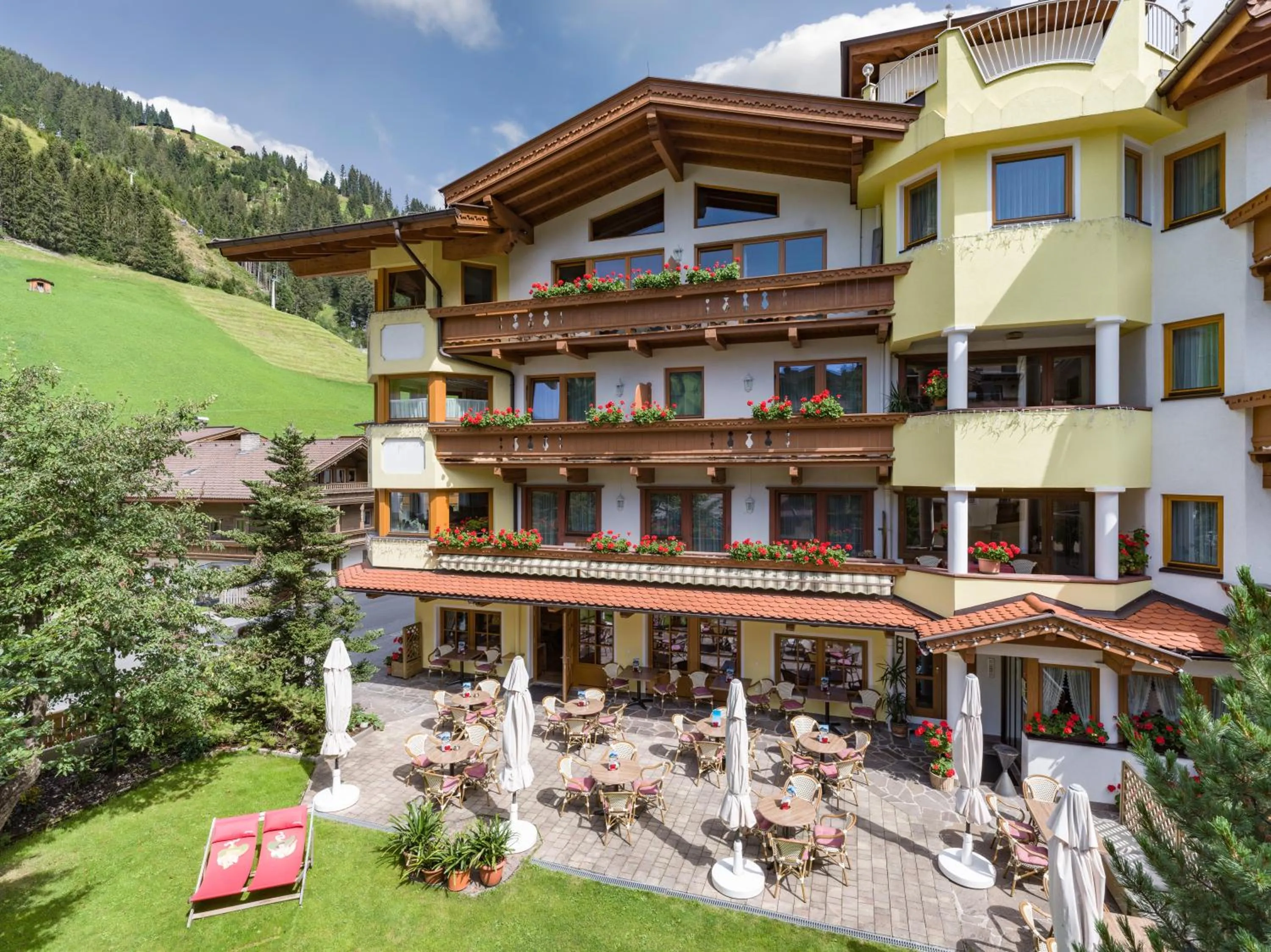 Facade/entrance in Hotel Pinzger Tux