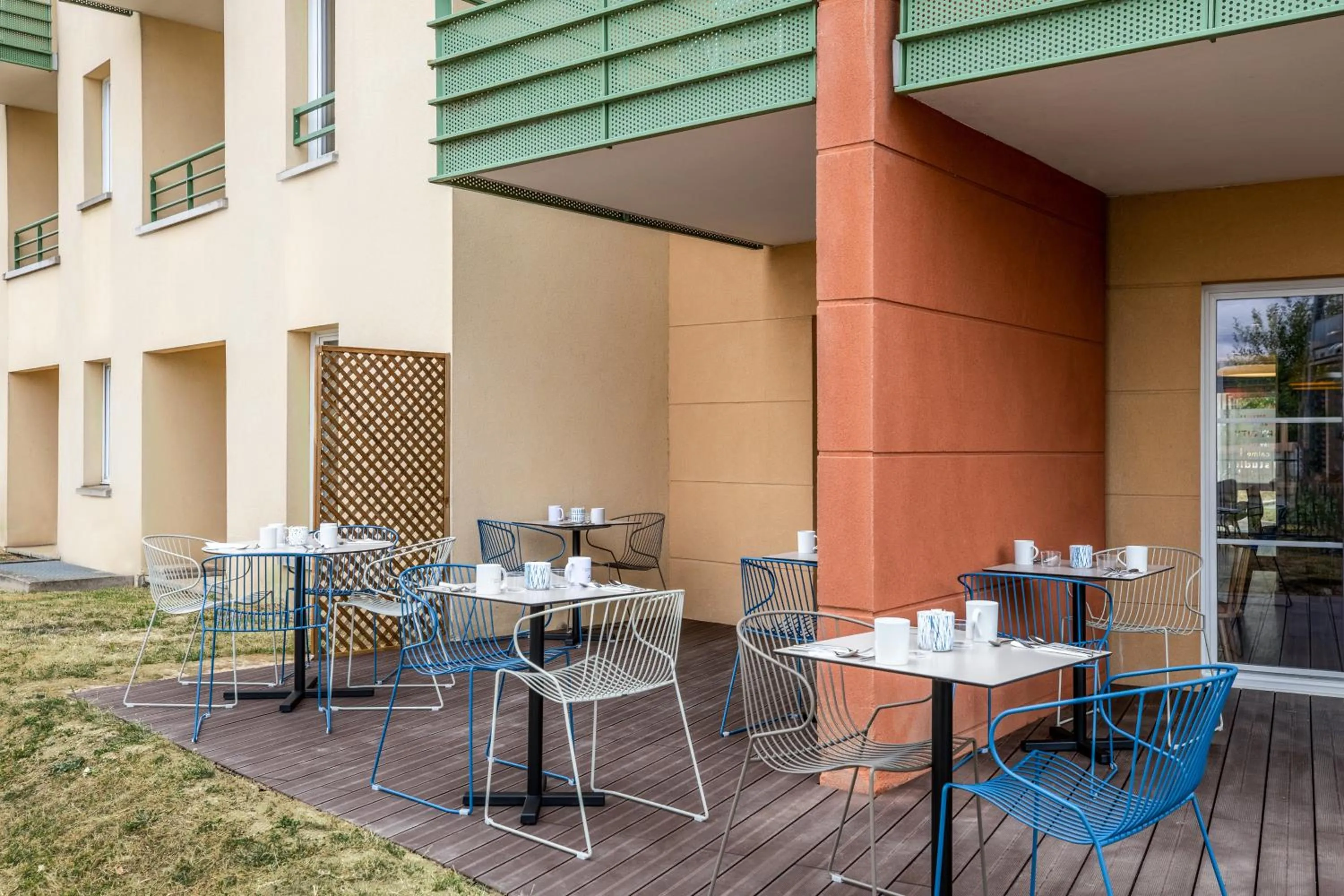 Patio in Appart'City Confort St Quentin en Yvelines - Bois D'Arcy