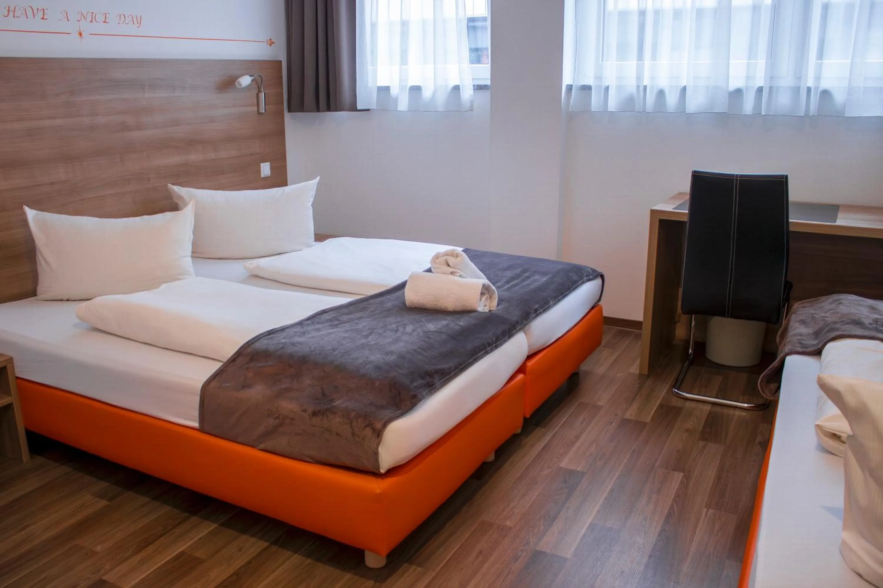 Photo of the whole room, Bed in Orange Hotel und Apartments