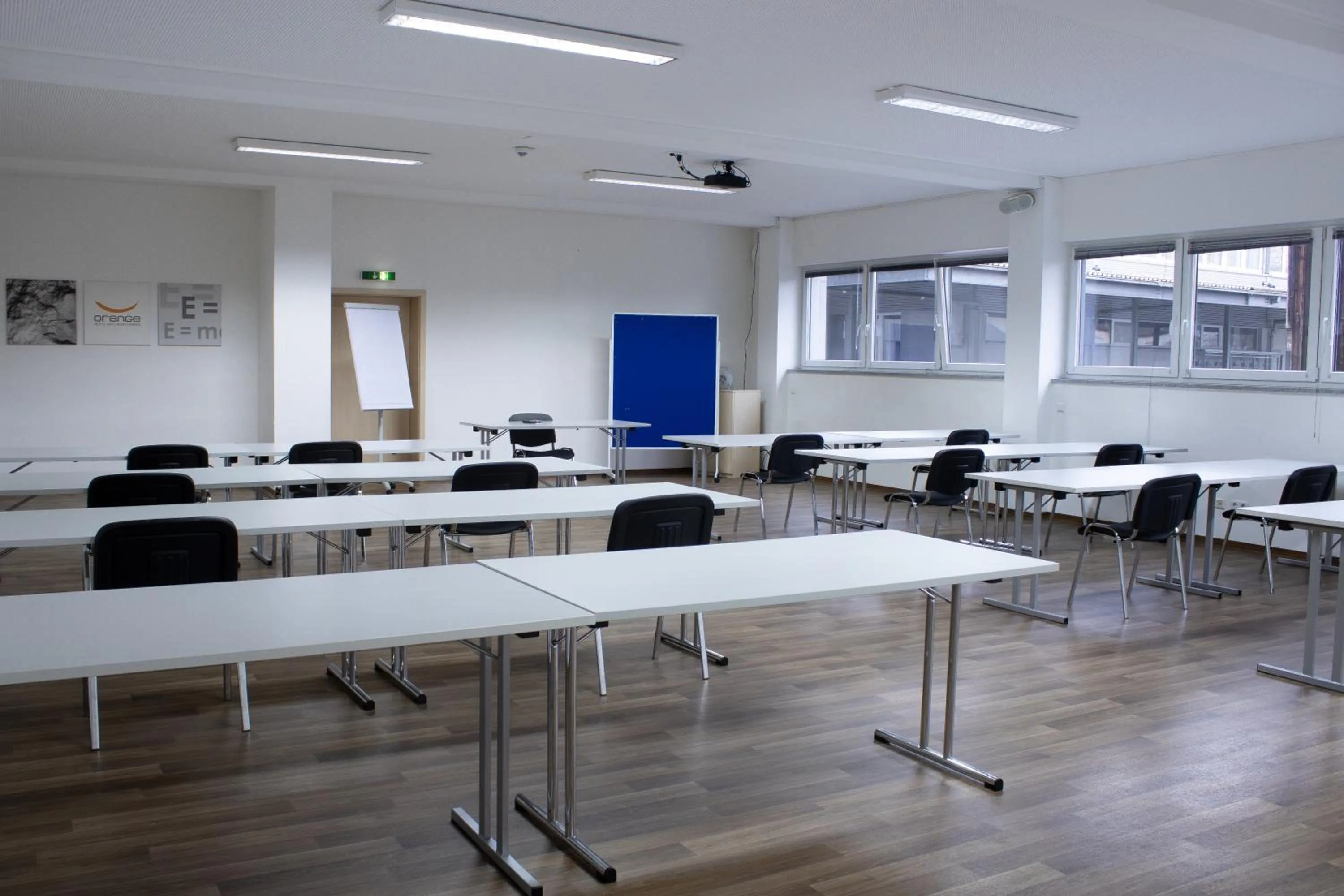Meeting/conference room in Orange Hotel und Apartments