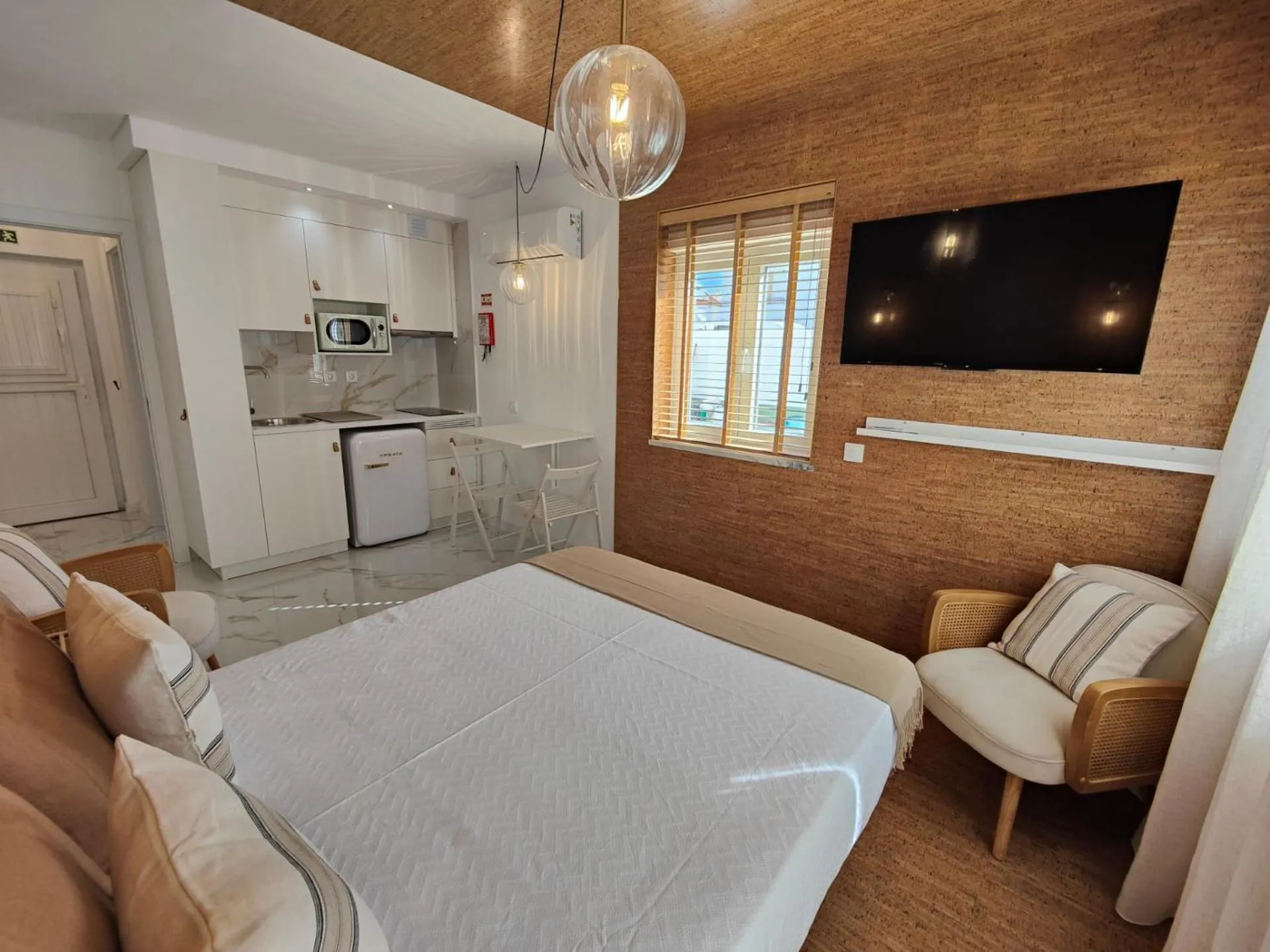 Kitchen or kitchenette, Bed in Corkoon - Duna Parque Resorts & Hotels
