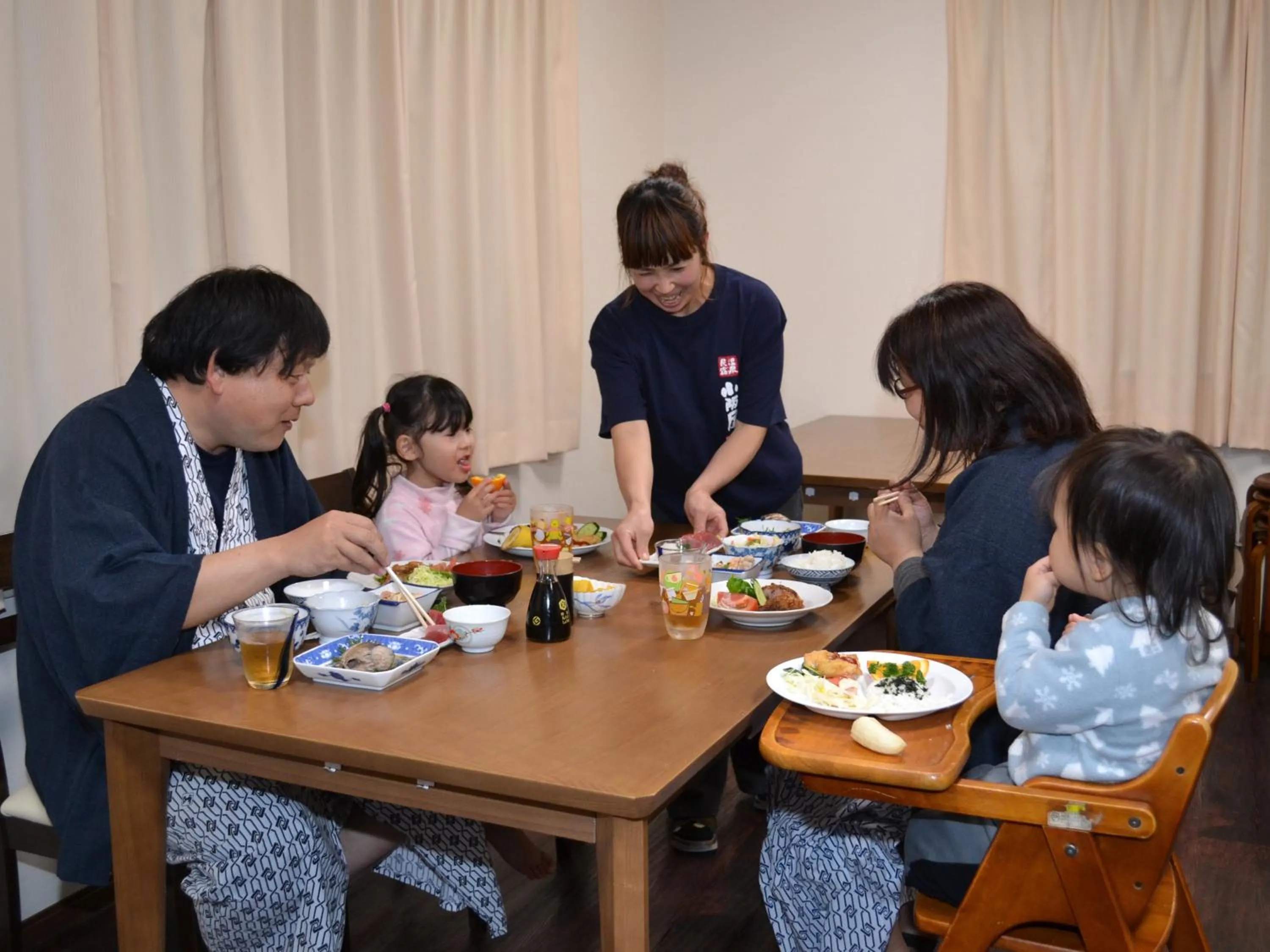 group of guests in Onsenminshuku Kosakaya