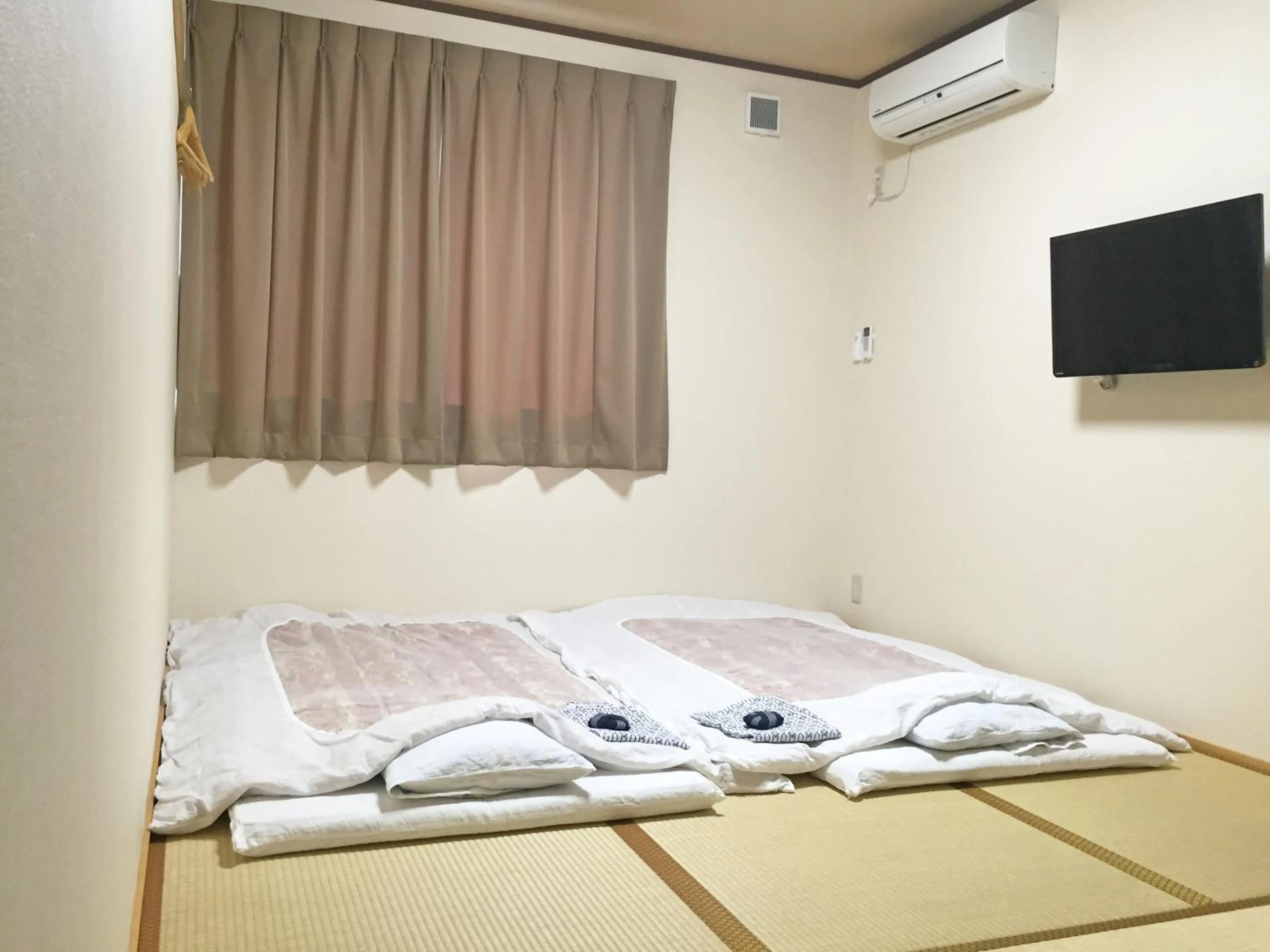 Photo of the whole room, Bed in Onsenminshuku Kosakaya