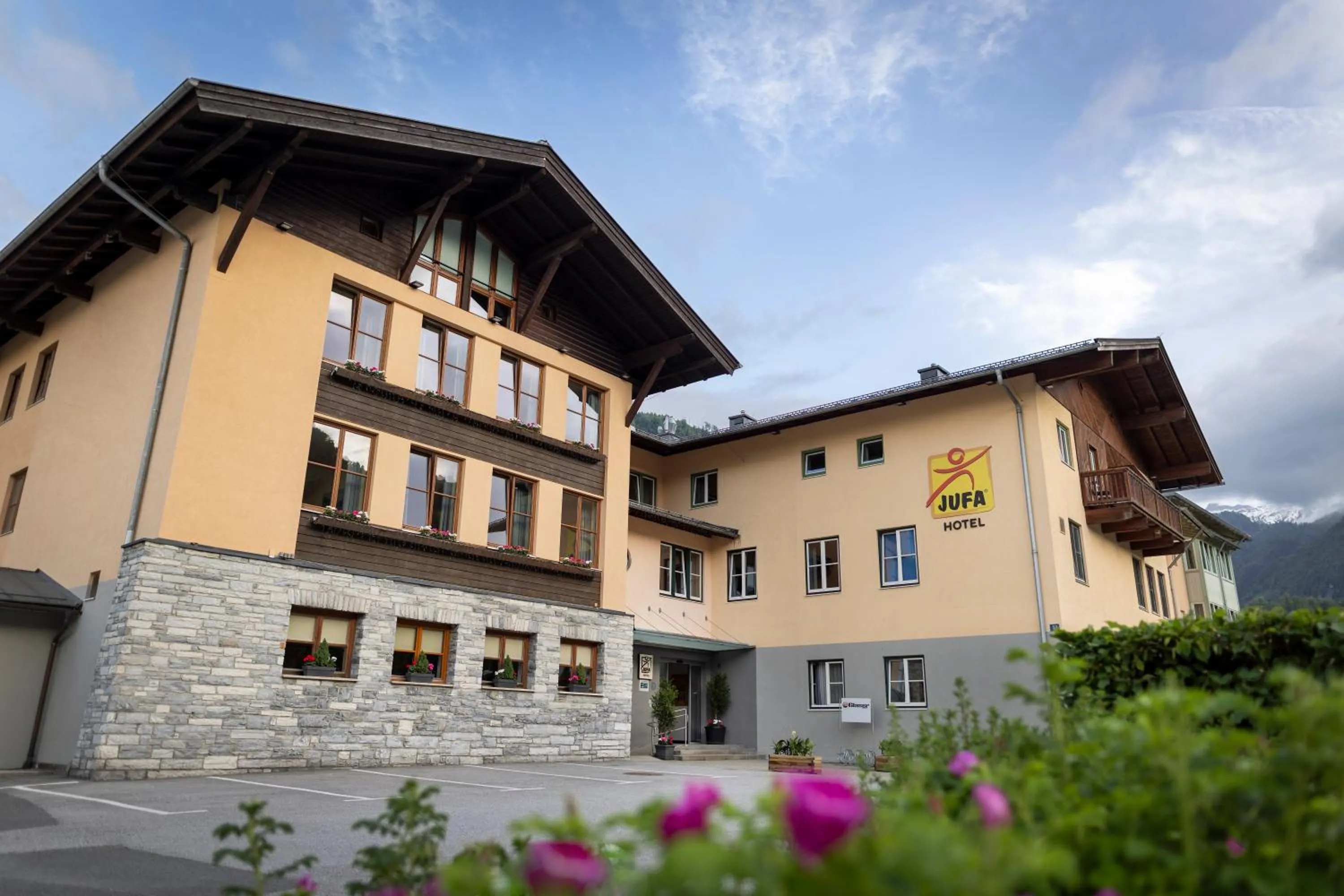 Property building in JUFA Hotel Kaprun - Summercard included